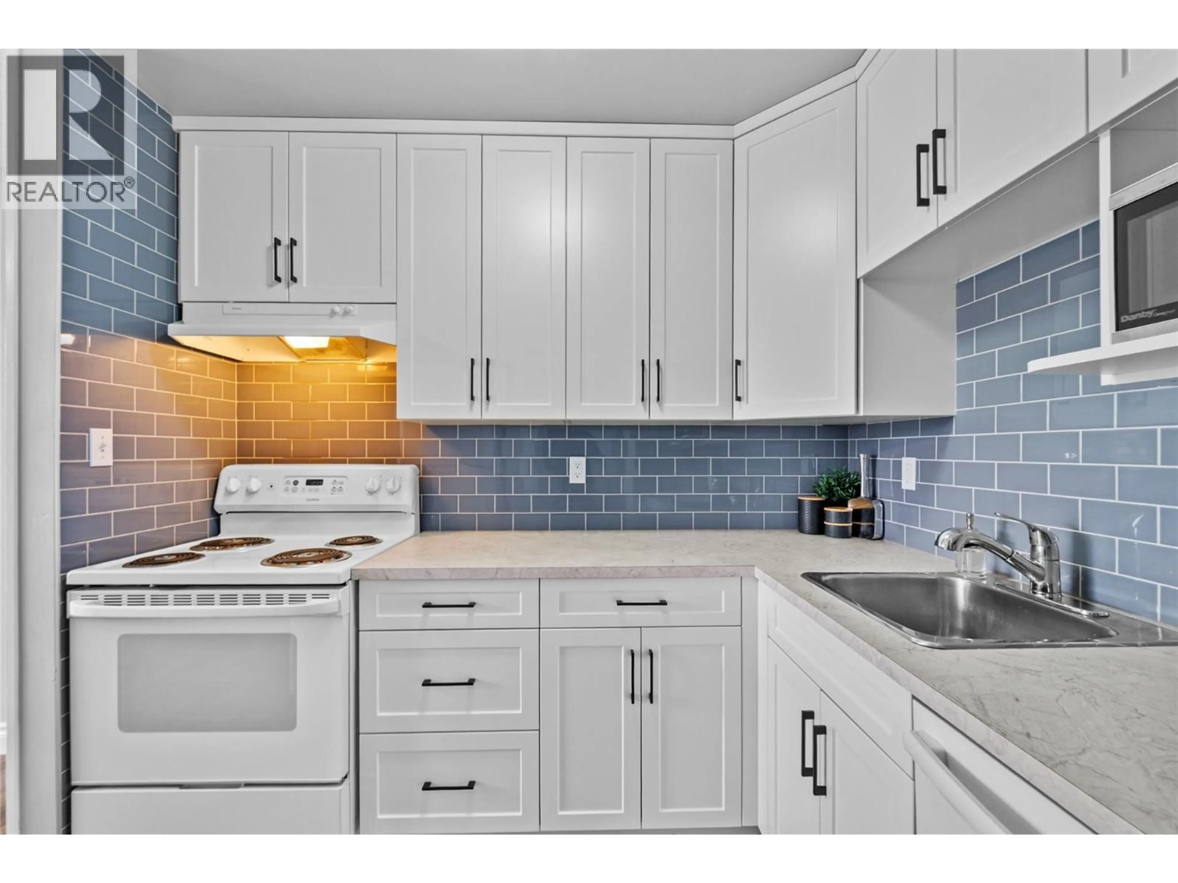Standard kitchen, ceramic/tile floor for 29 - 1435 SUMMIT DRIVE, Kamloops British Columbia V2E1S4
