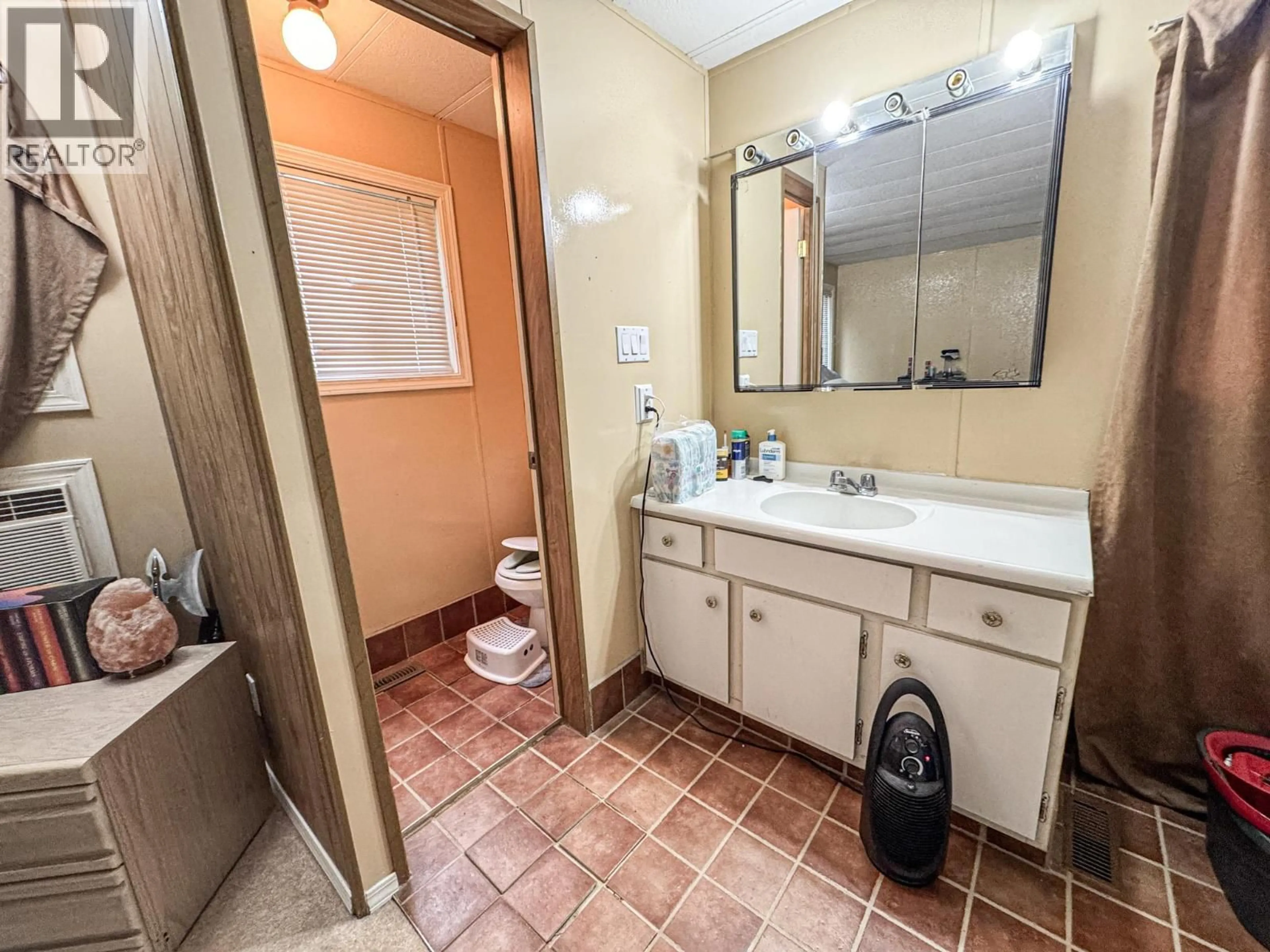 Standard bathroom, unknown for 12 EACRETT ROAD, Radium Hot Springs British Columbia V0A1M0