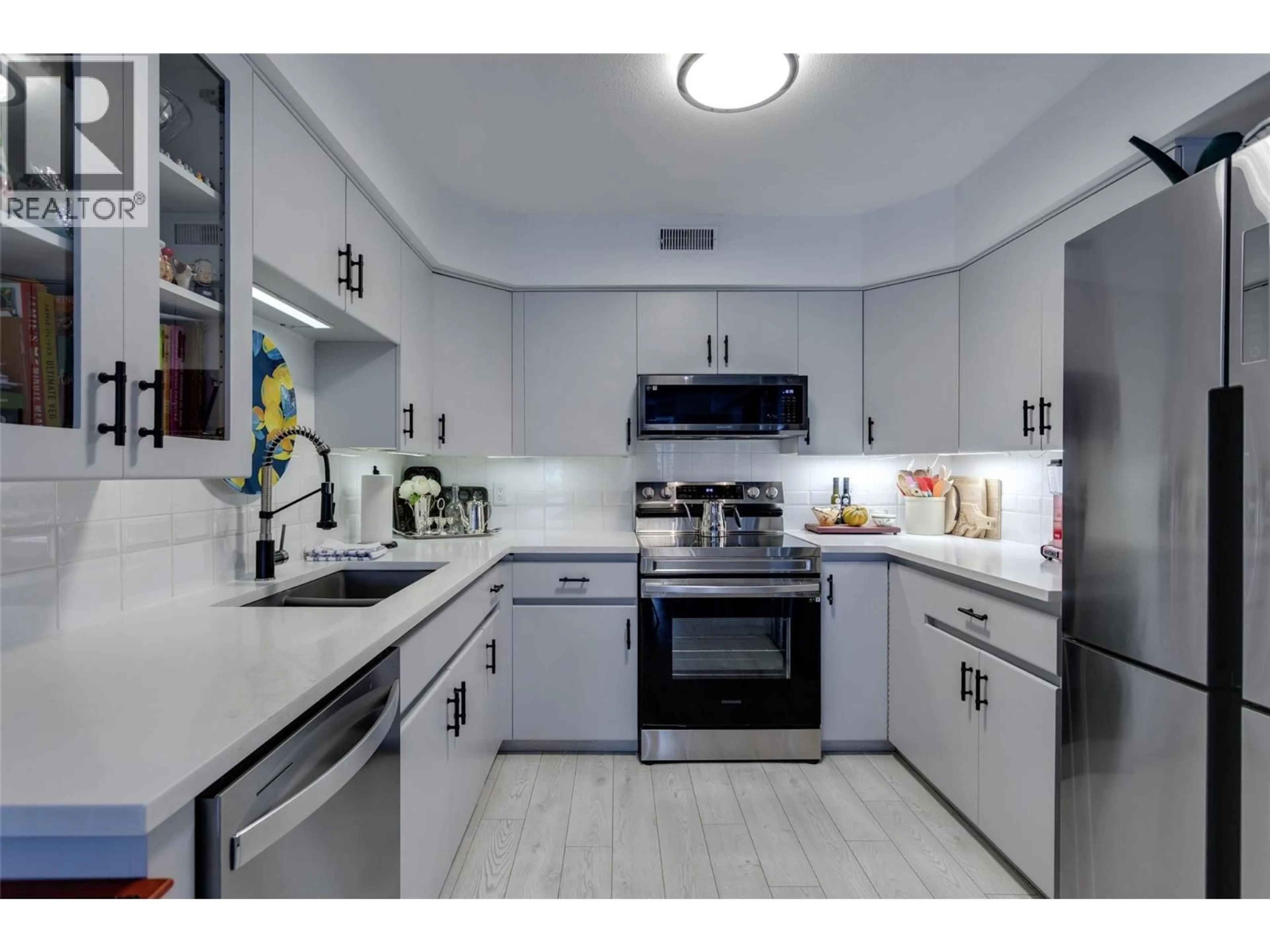 Standard kitchen, ceramic/tile floor for 113 - 2350 STILLINGFLEET ROAD, Kelowna British Columbia V1W3X9