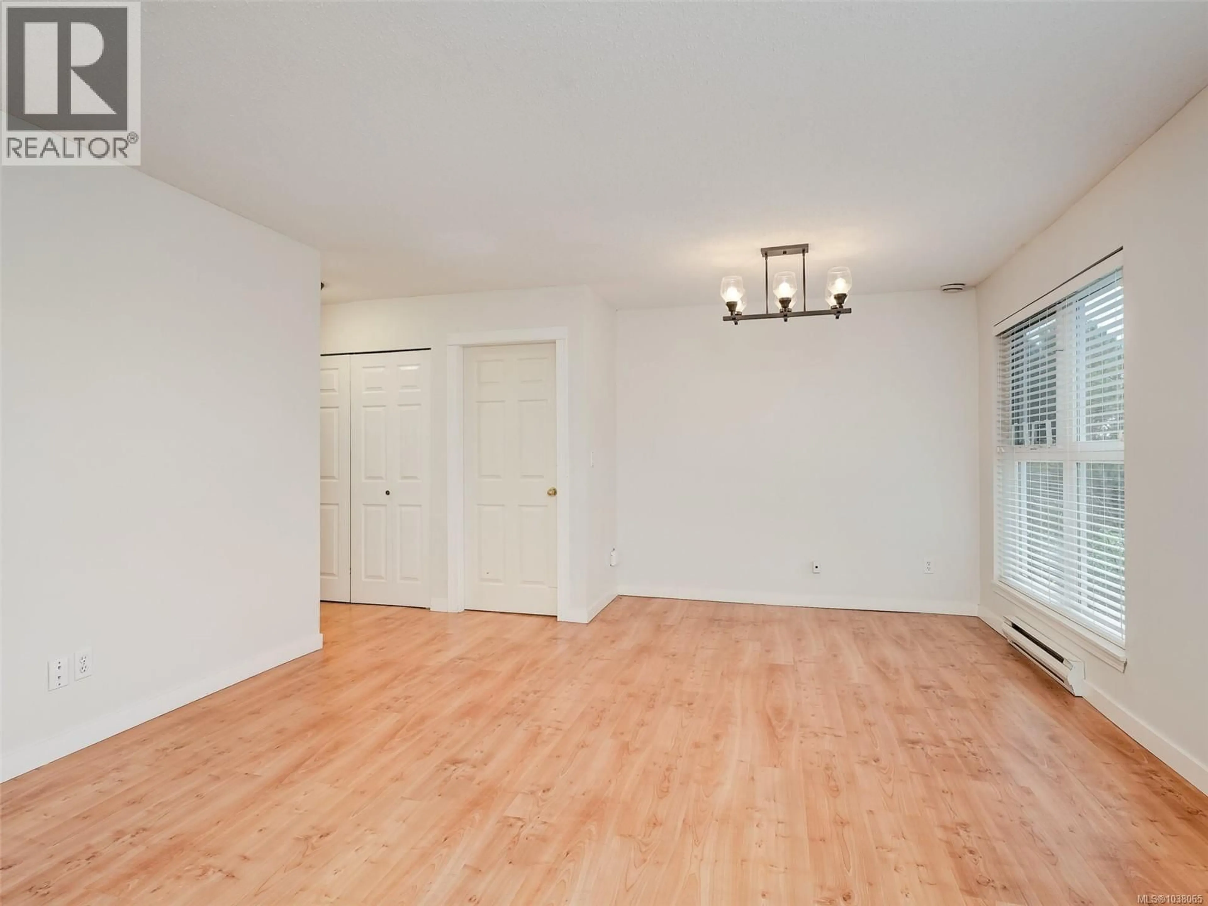 Unknown for 302 - 1201 HILLSIDE AVENUE, Victoria British Columbia V8T2B1