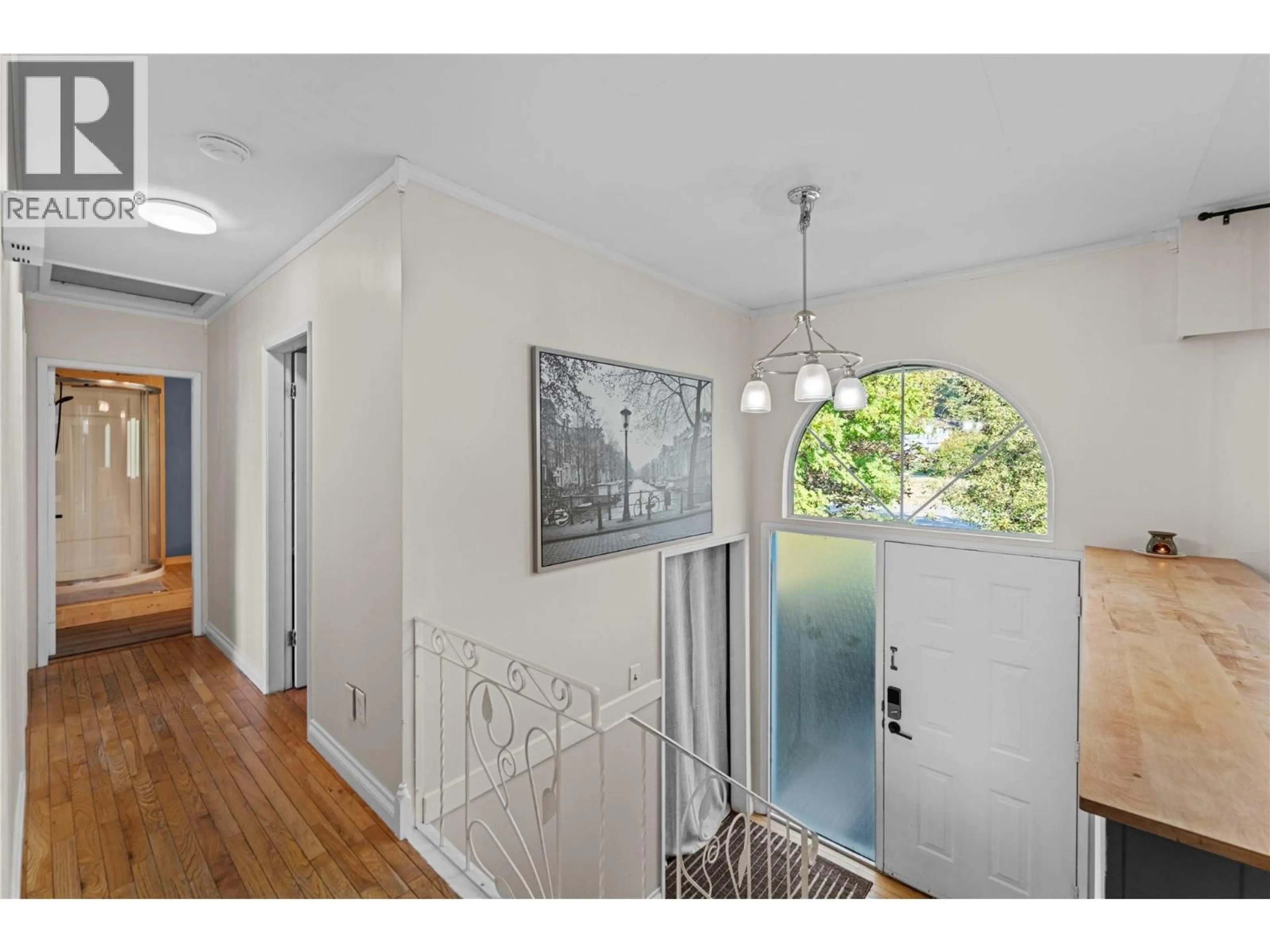 Indoor entryway for 1938 PARKER DRIVE, Merritt British Columbia V1K1J3