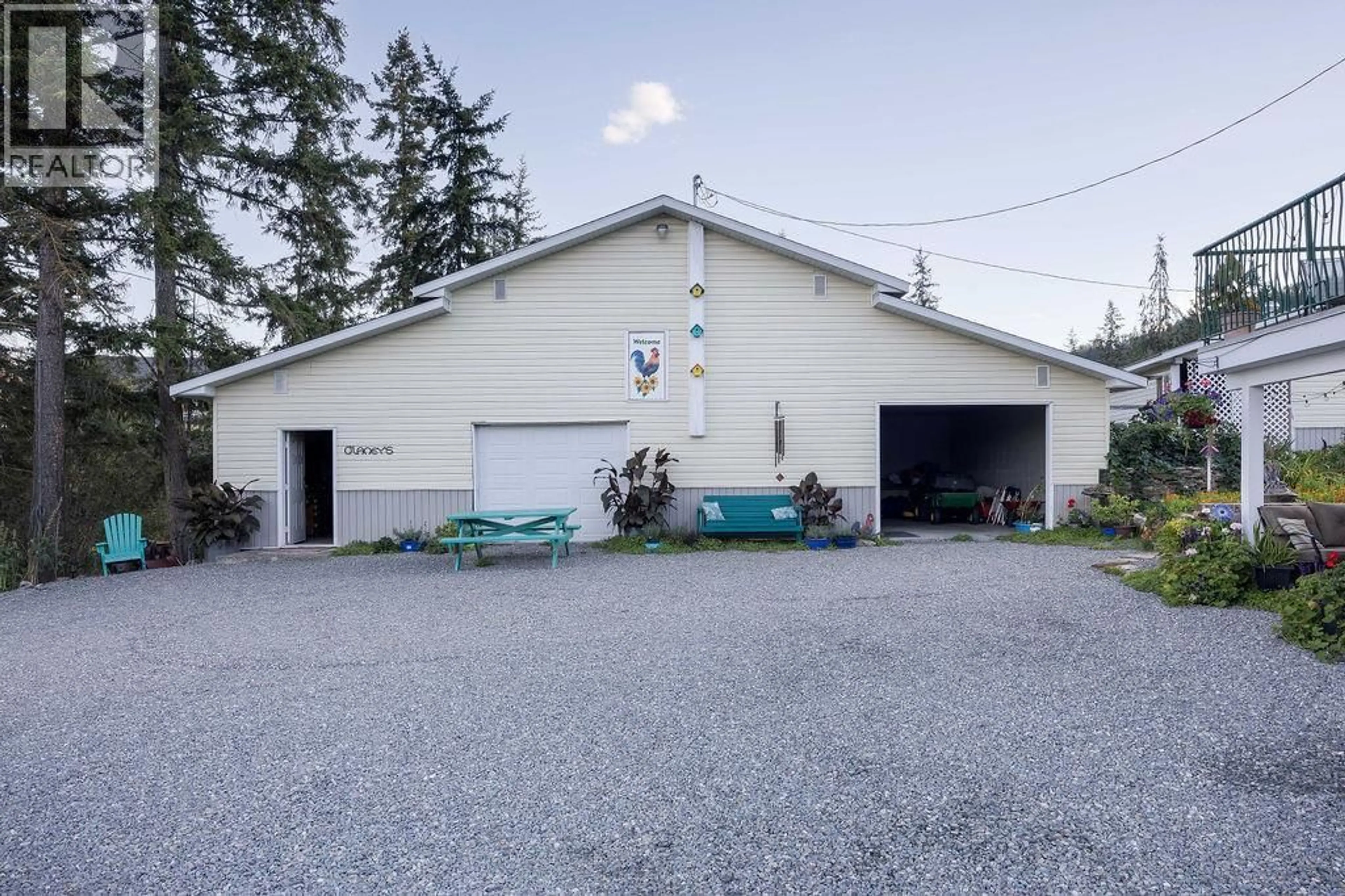 Indoor garage for 353 GUNTER-ELLISON ROAD, Enderby British Columbia V4Y4G2