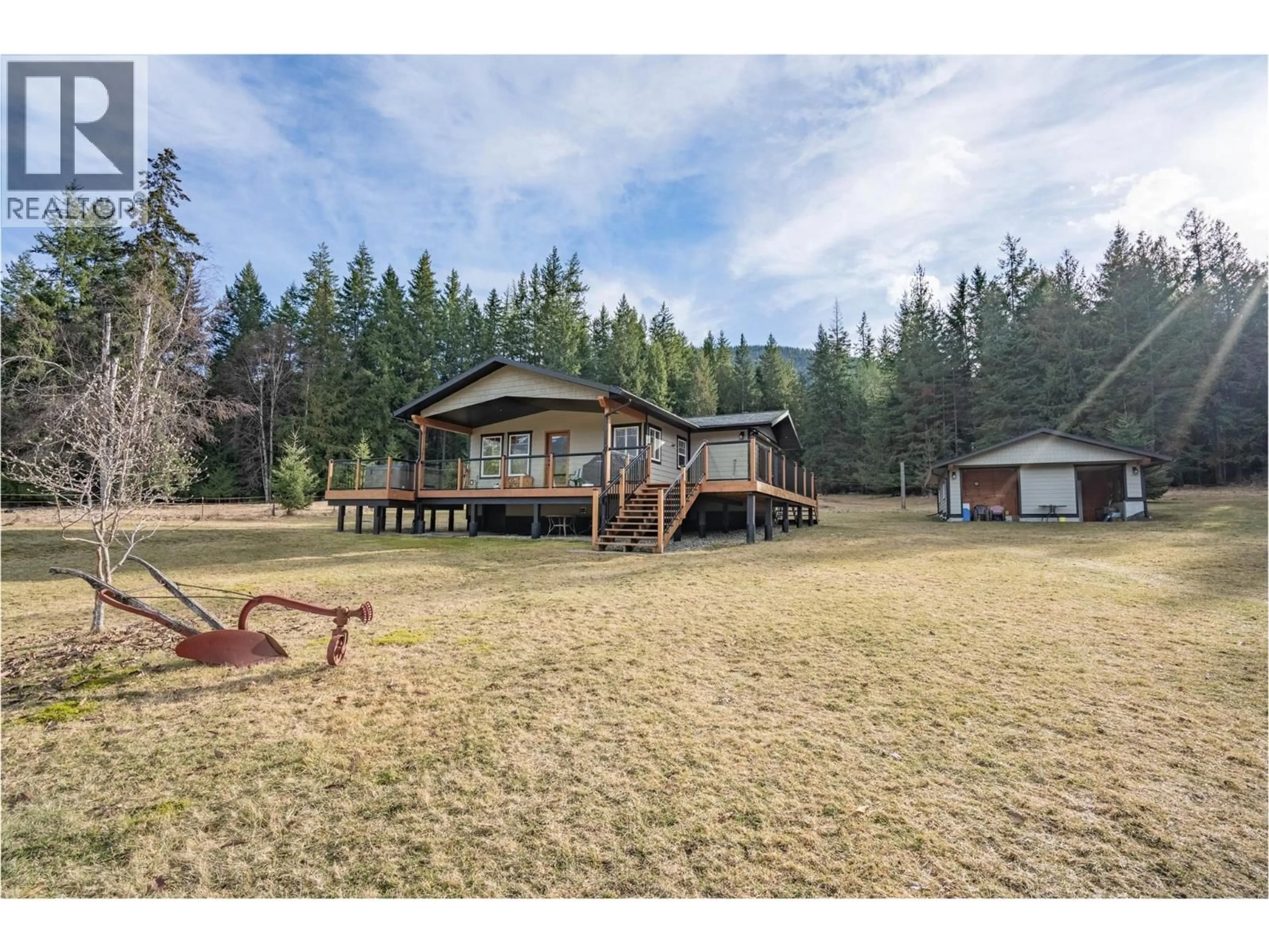 A pic from outside/outdoor area/front of a property/back of a property/a pic from drone, unknown for 784 LEWIS ROAD, Harrop British Columbia V1L6P7