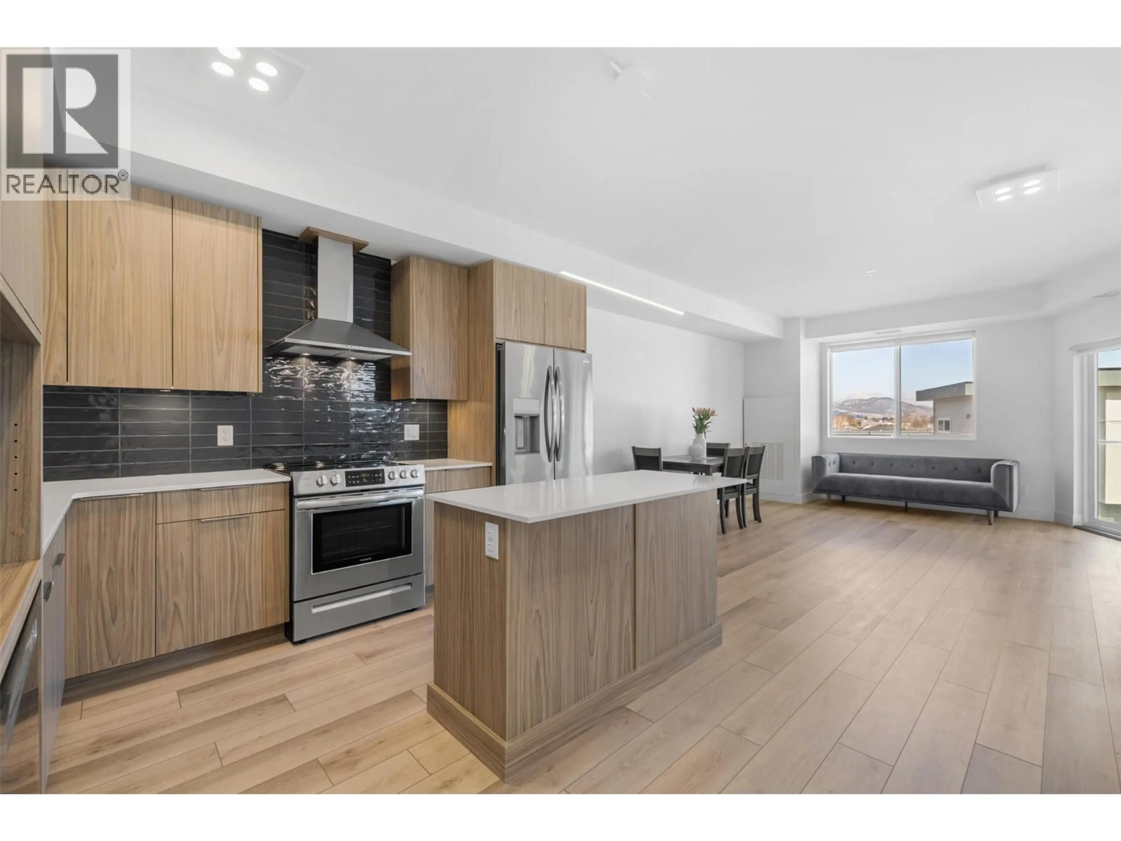 Open concept kitchen, wood/laminate floor for 401B - 3634 MISSION SPRINGS DRIVE, Kelowna British Columbia V1W0B2