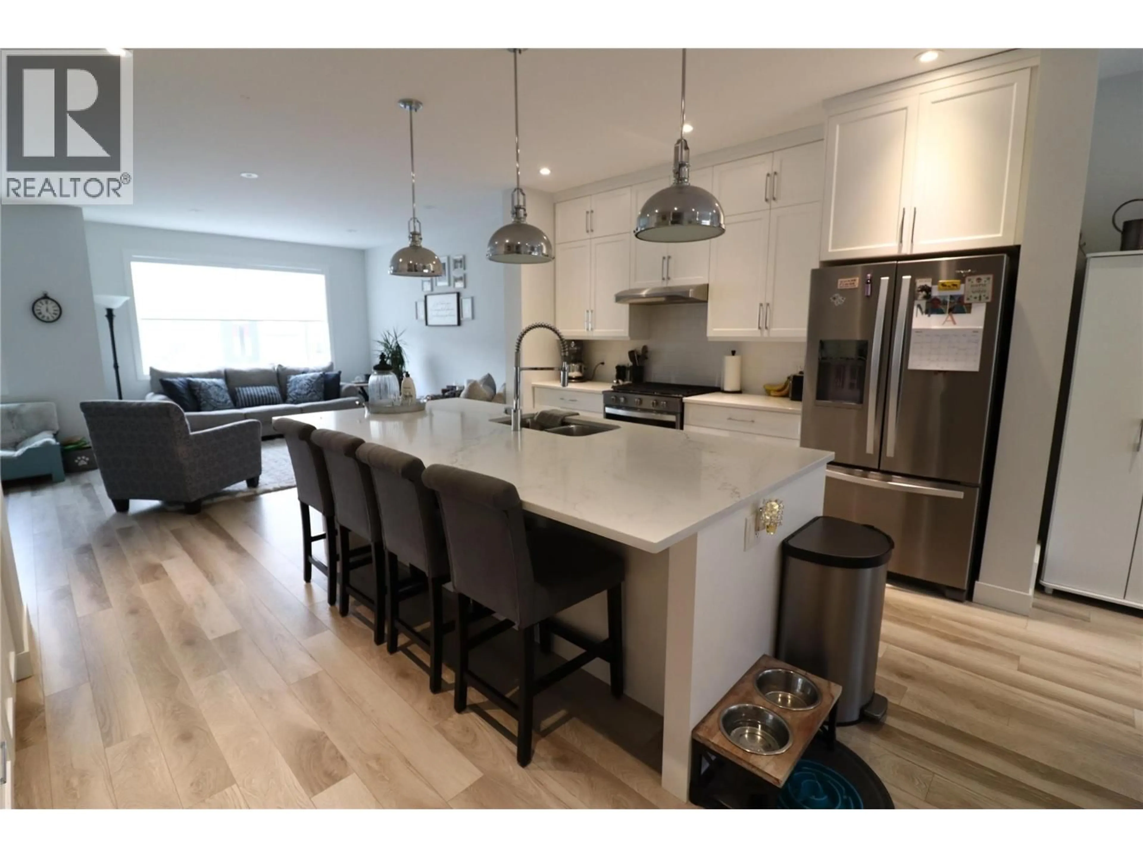 Open concept kitchen, wood/laminate floor for 118 RIVER GATE DRIVE, Kamloops British Columbia V2H0E4