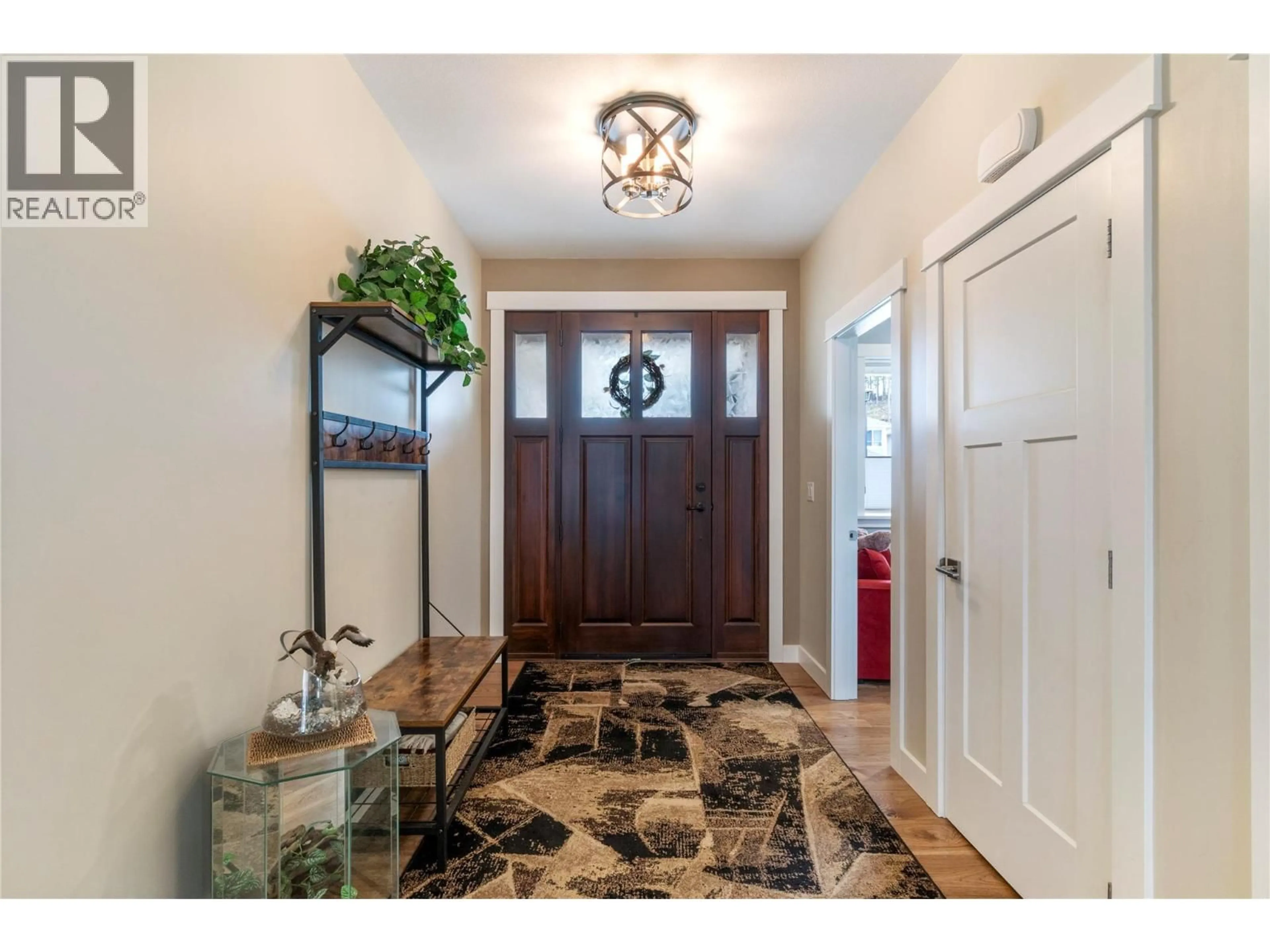 Indoor entryway for 1281 24 STREET SOUTHEAST, Salmon Arm British Columbia V1E0E3