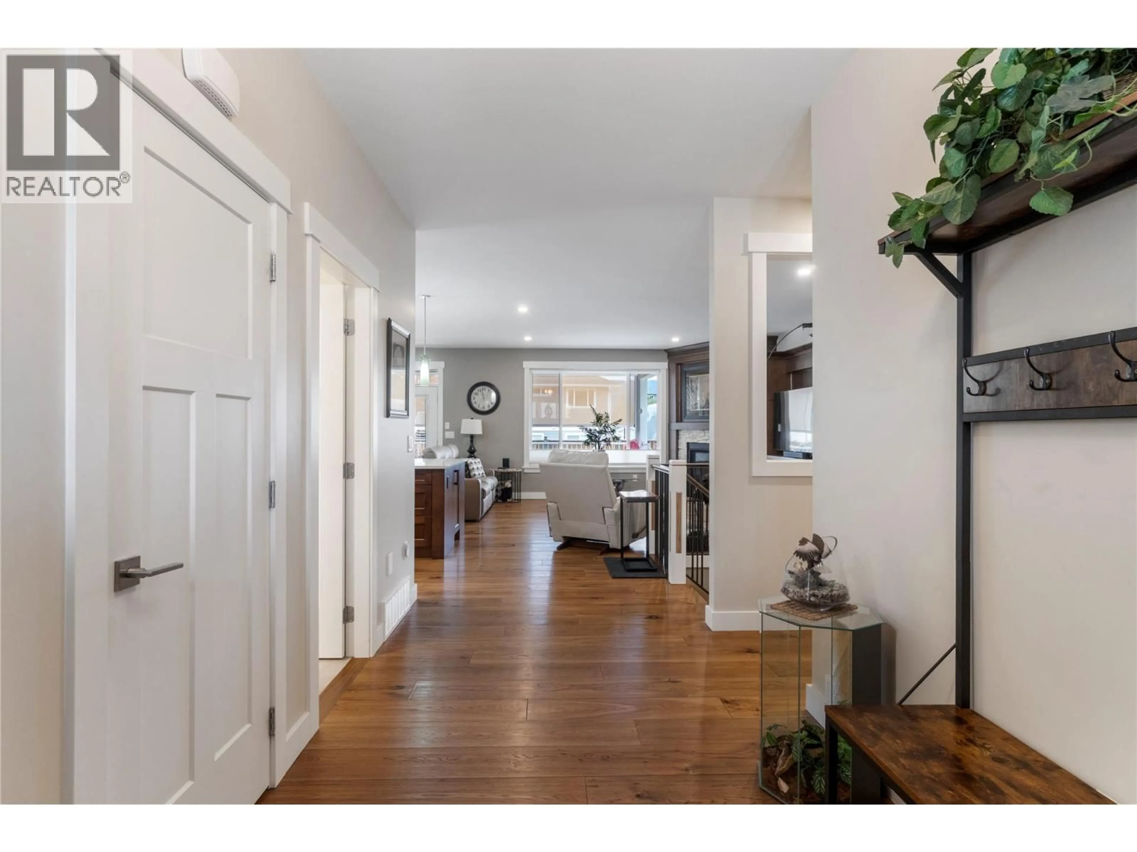 Indoor entryway for 1281 24 STREET SOUTHEAST, Salmon Arm British Columbia V1E0E3