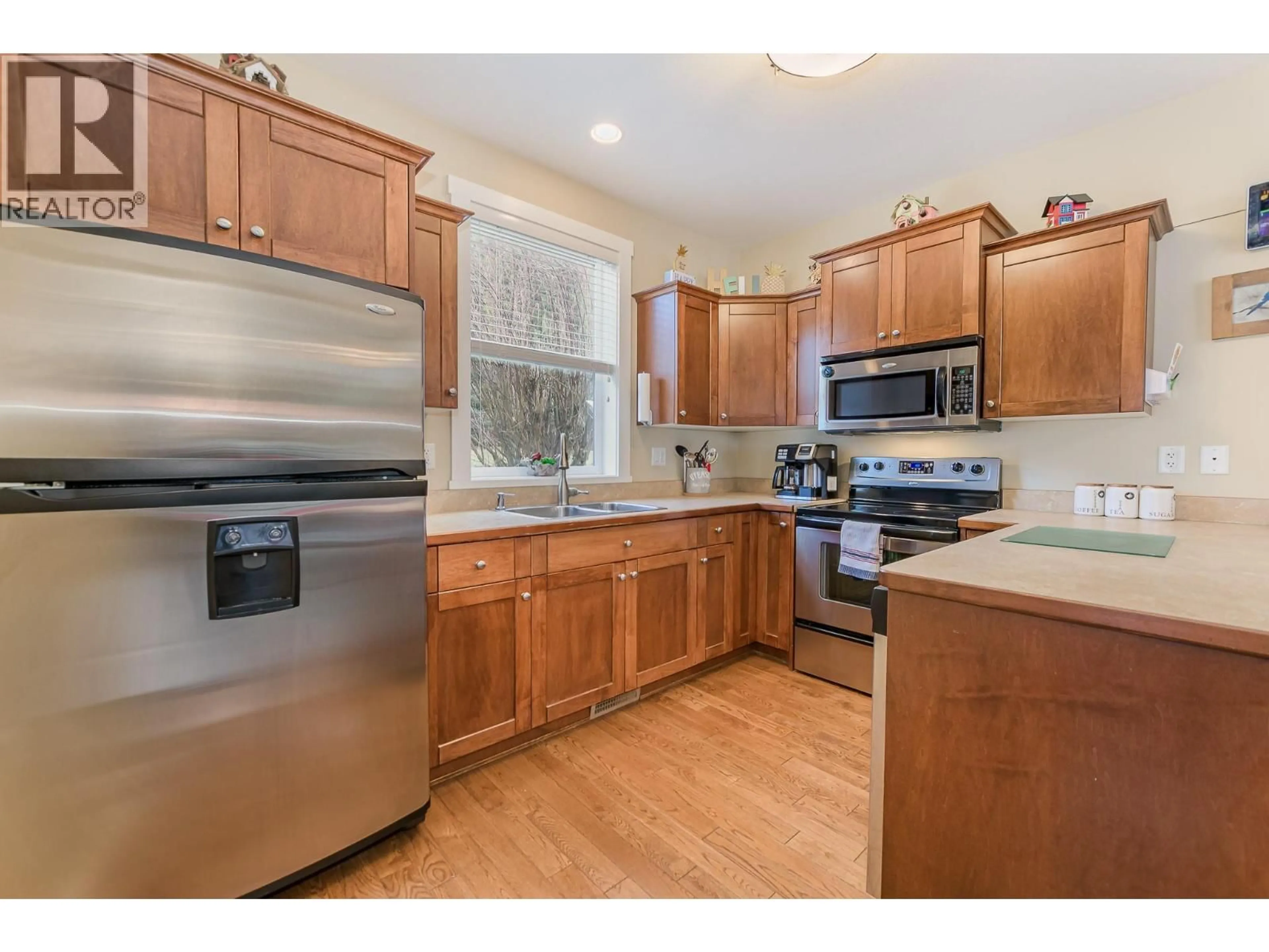 Standard kitchen, unknown for 44 - 8843 97A HIGHWAY, Sicamous British Columbia V0E2K2