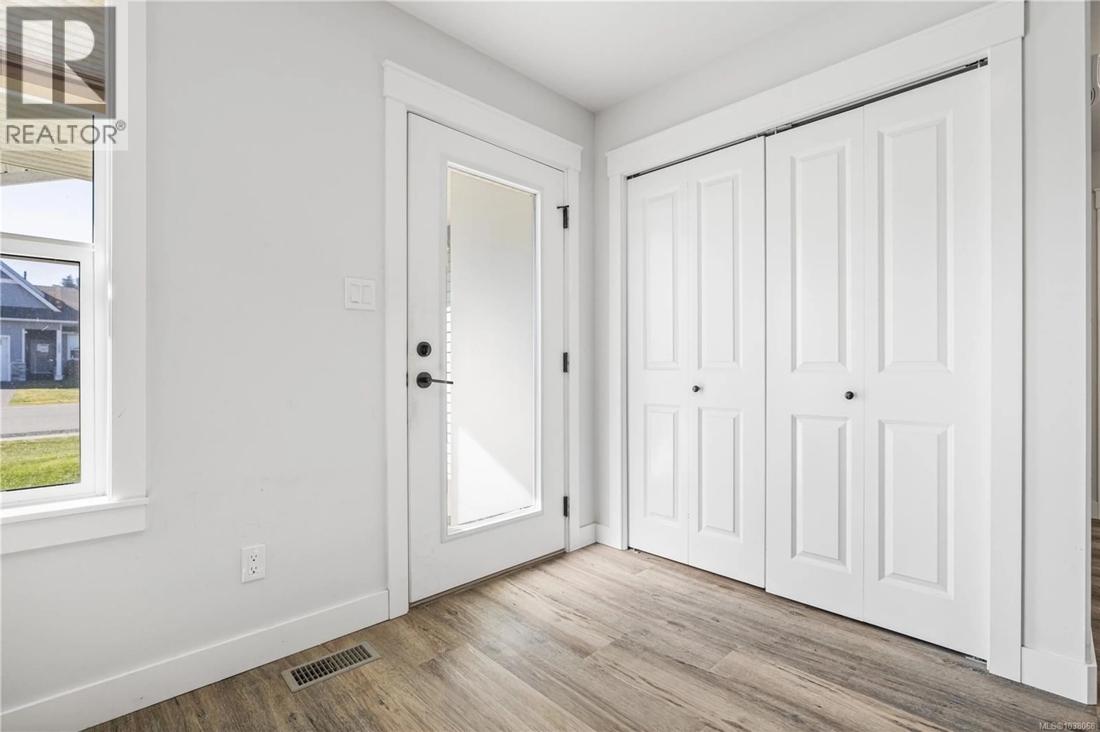Indoor entryway for 1535 PRENTICE ROAD, Campbell River British Columbia V9W0E3