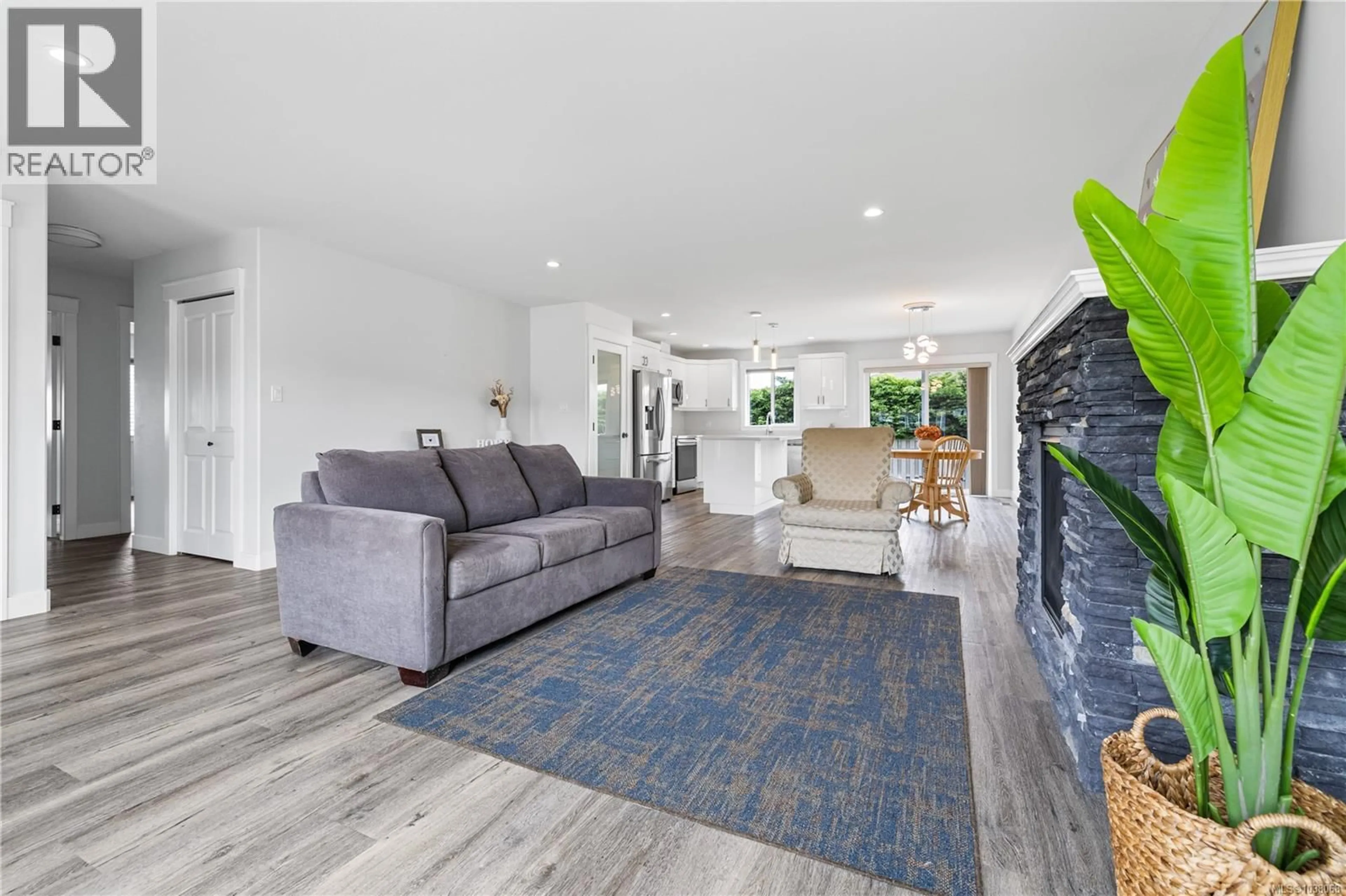 Living room with furniture, unknown for 1535 PRENTICE ROAD, Campbell River British Columbia V9W0E3