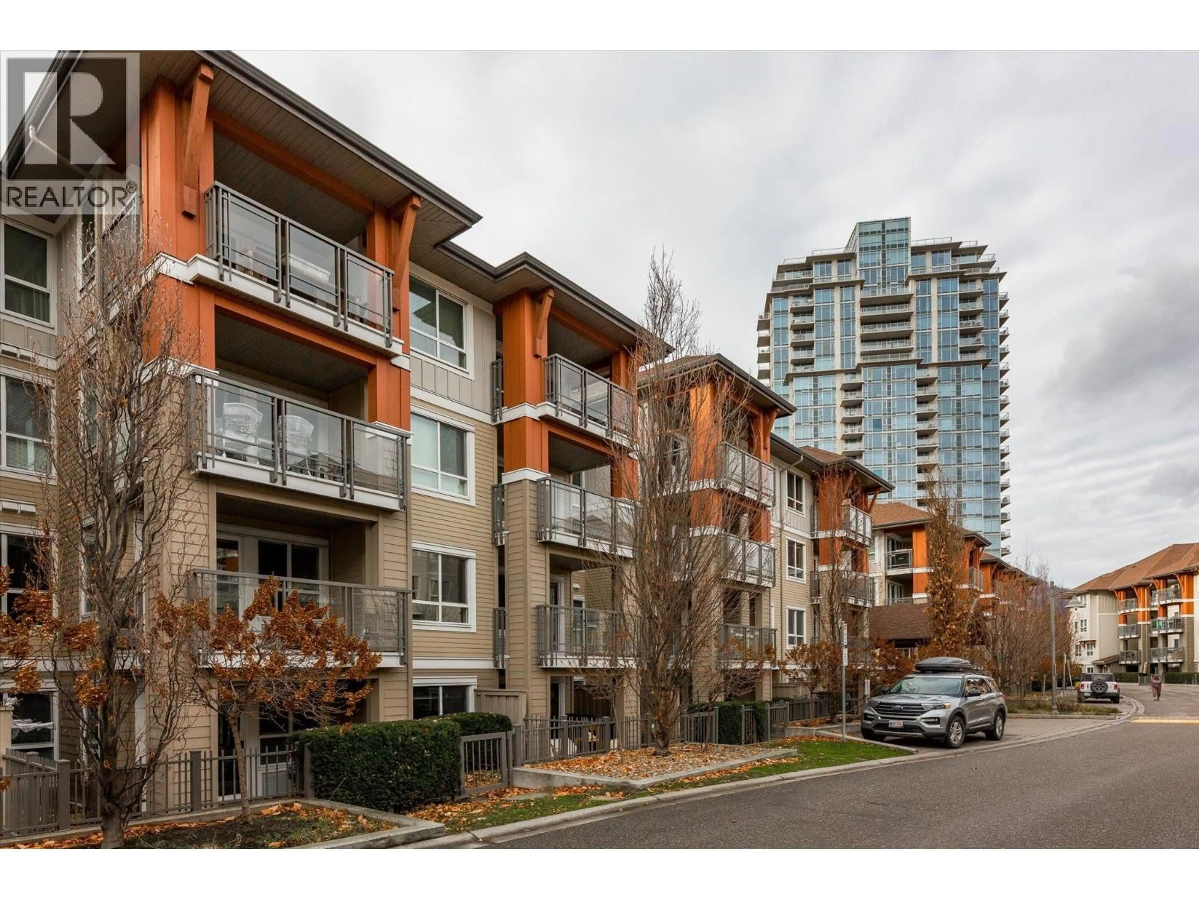 Patio, street for 333 - 1099 SUNSET DRIVE, Kelowna British Columbia V1Y9Z2