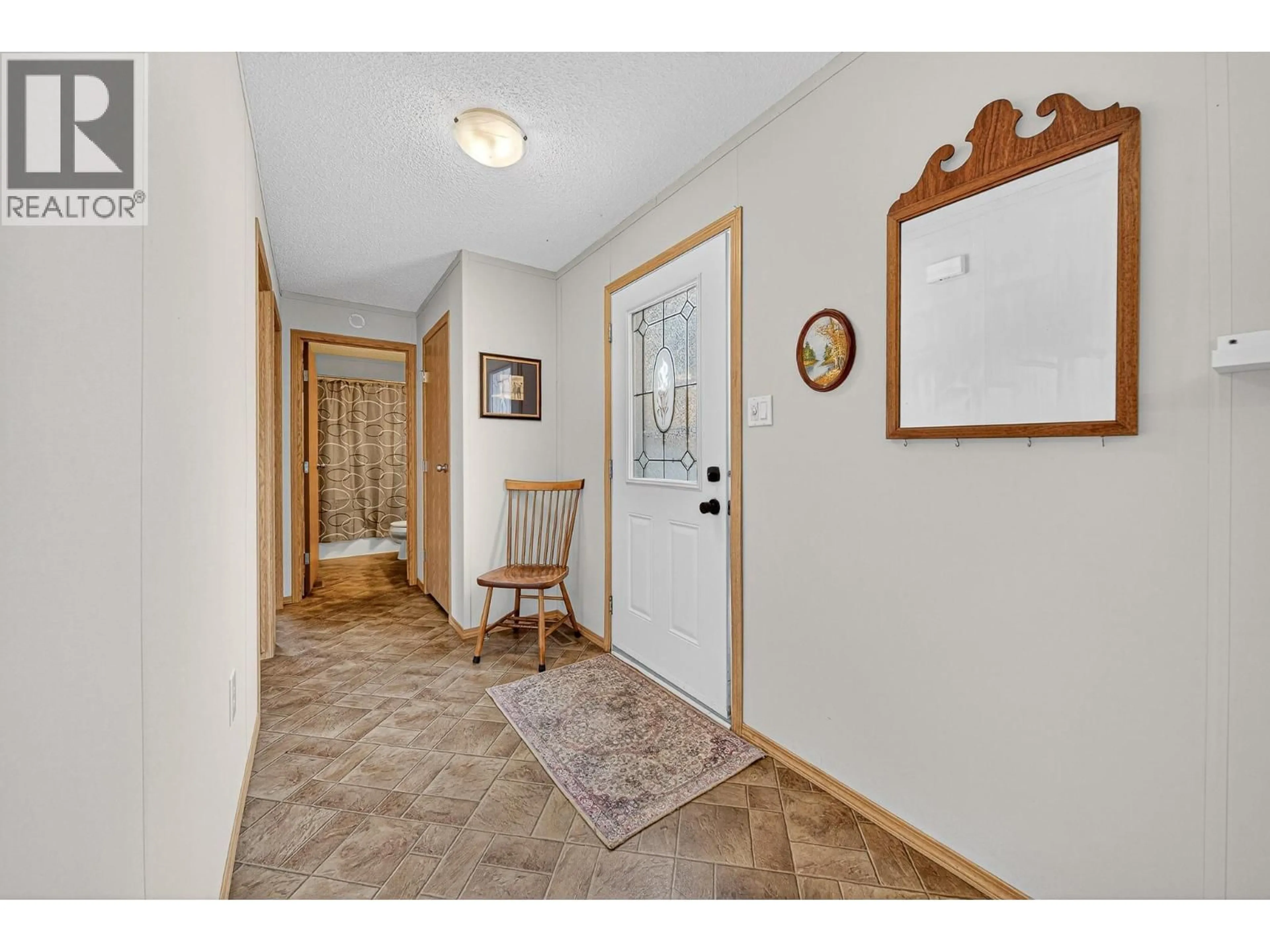 Indoor entryway for 108 - 100 INDUSTRIAL ROAD 1 ROAD, Sparwood British Columbia V0B2G1