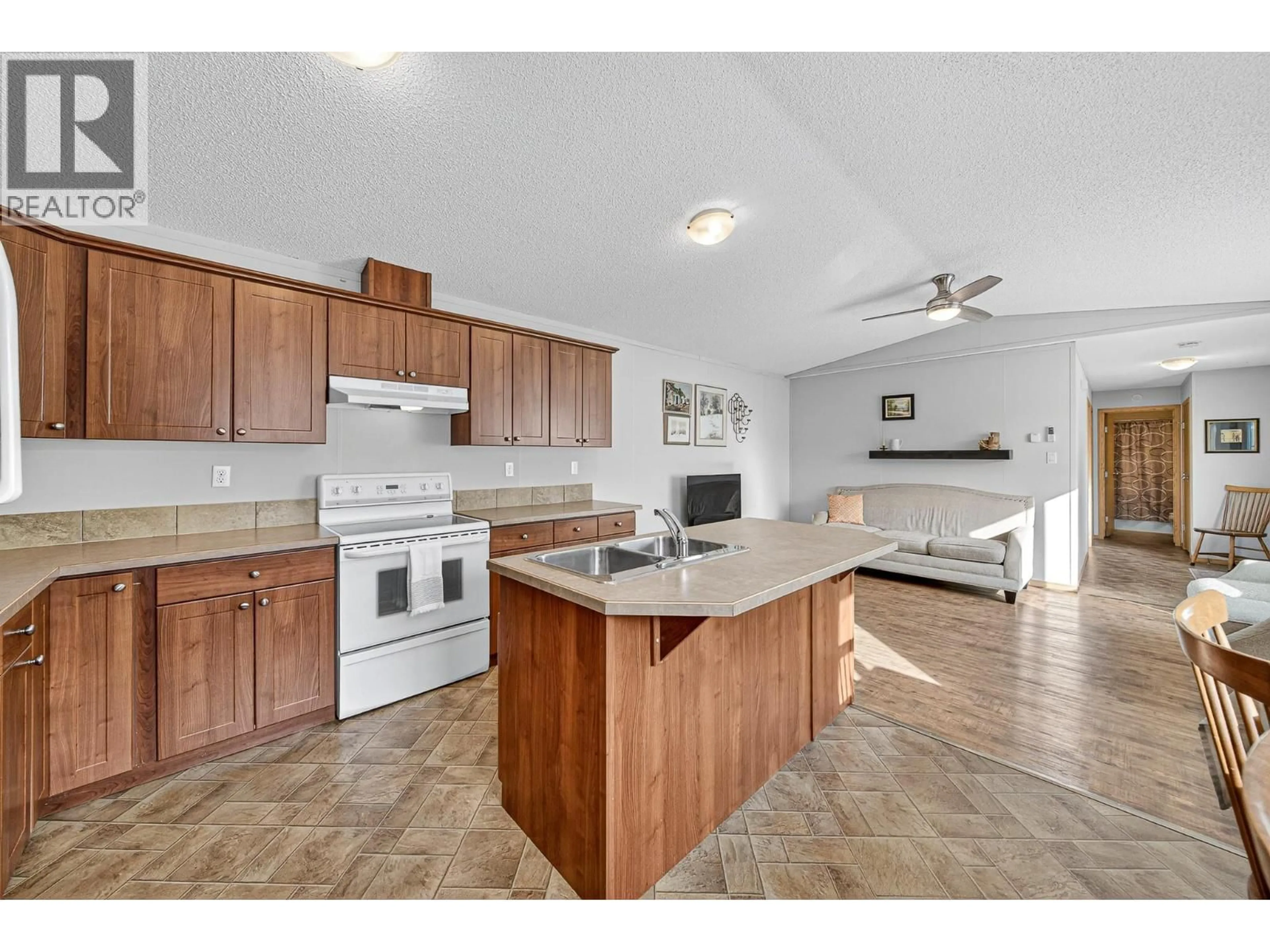Open concept kitchen, unknown for 108 - 100 INDUSTRIAL ROAD 1 ROAD, Sparwood British Columbia V0B2G1
