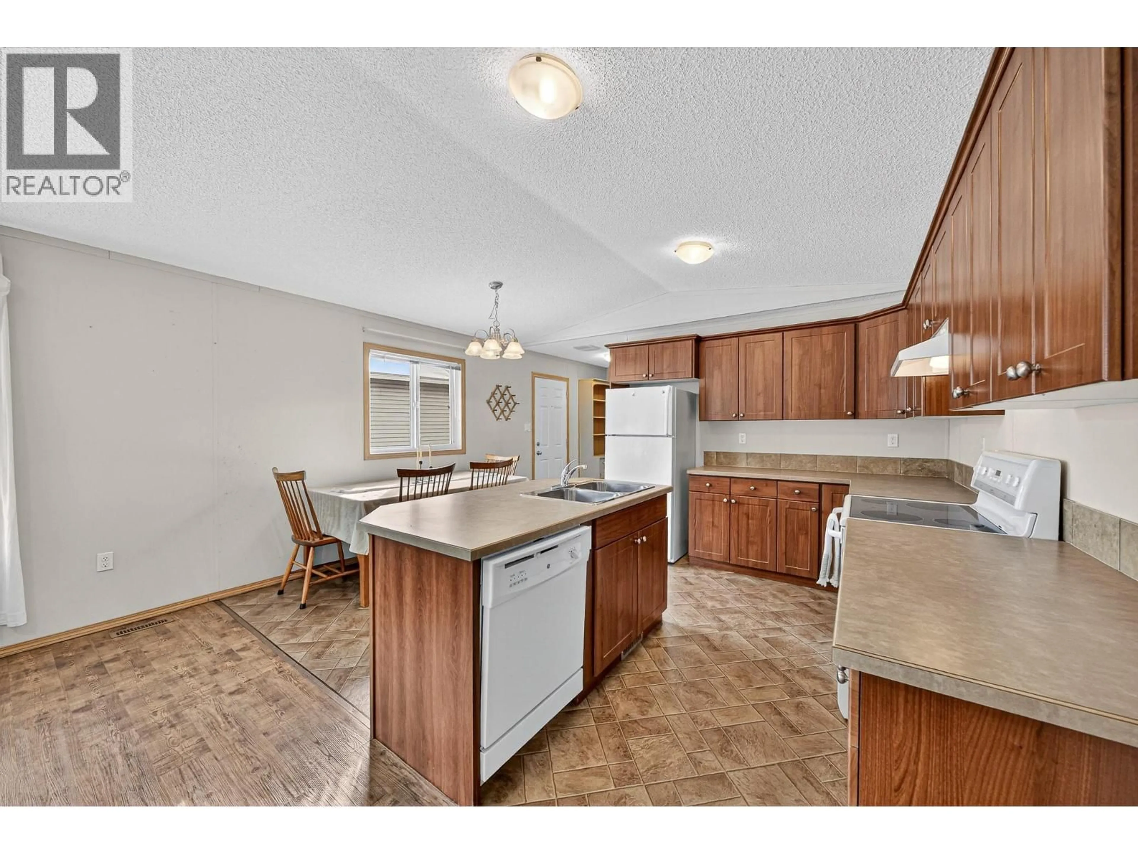 Open concept kitchen, unknown for 108 - 100 INDUSTRIAL ROAD 1 ROAD, Sparwood British Columbia V0B2G1