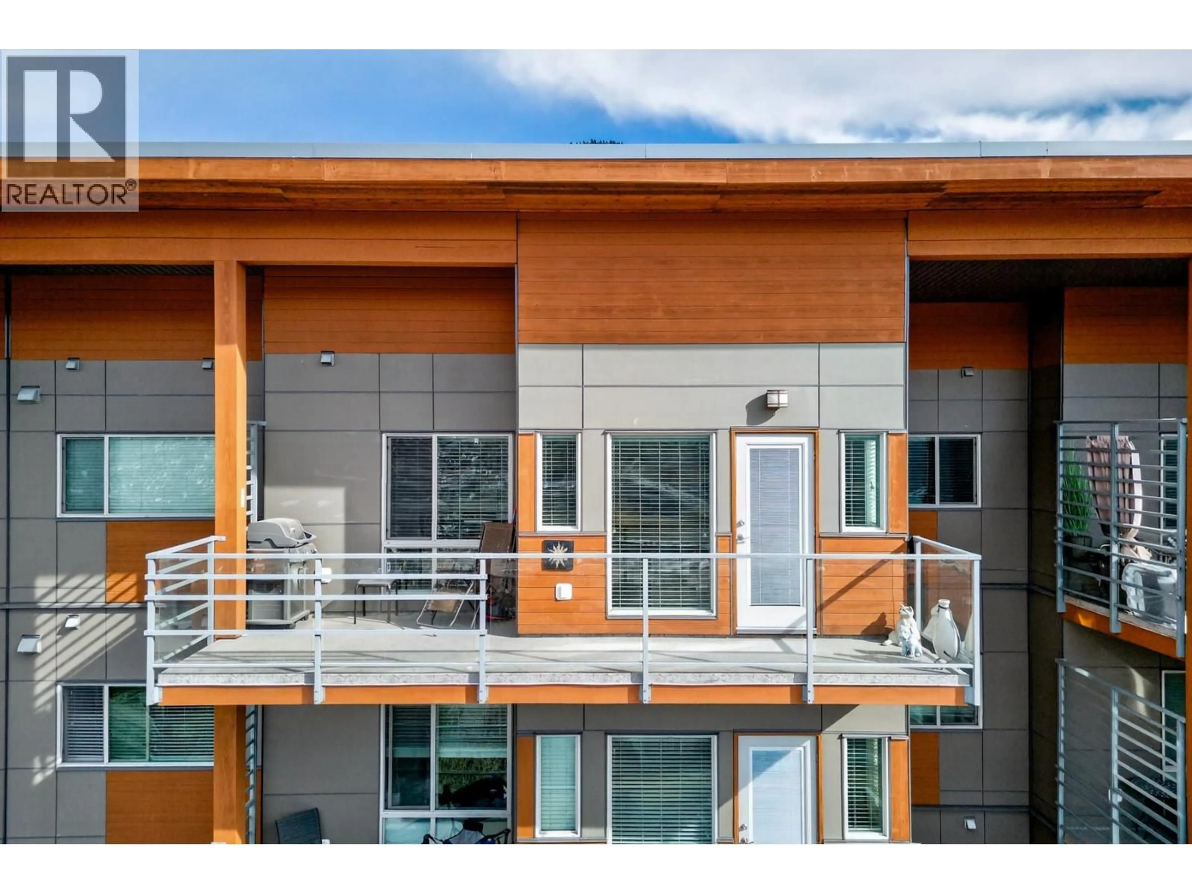 Home with vinyl exterior material, building for 2403 - 1030 TALASA WAY, Kamloops British Columbia V2H0C3