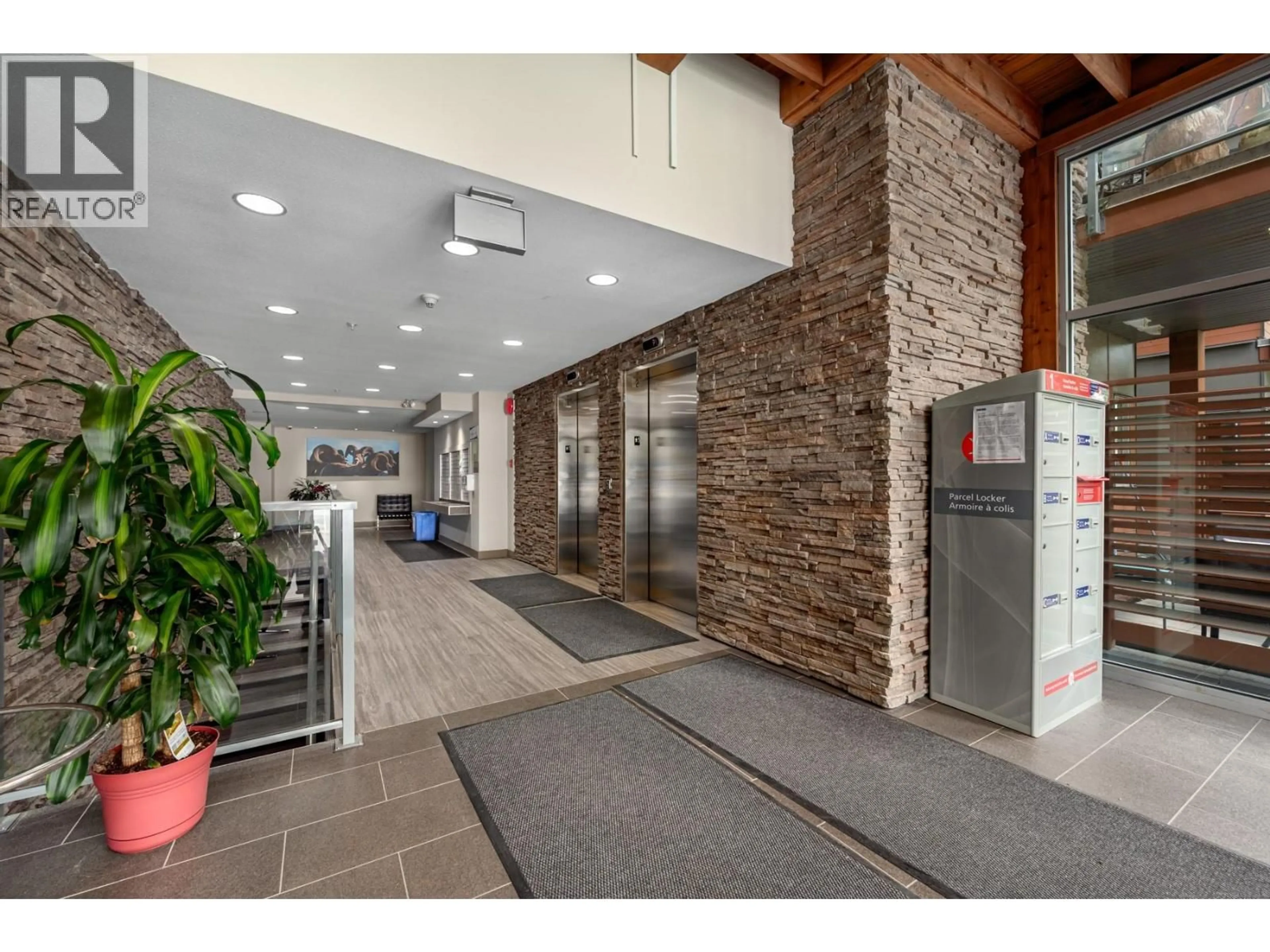 Indoor foyer for 2403 - 1030 TALASA WAY, Kamloops British Columbia V2H0C3