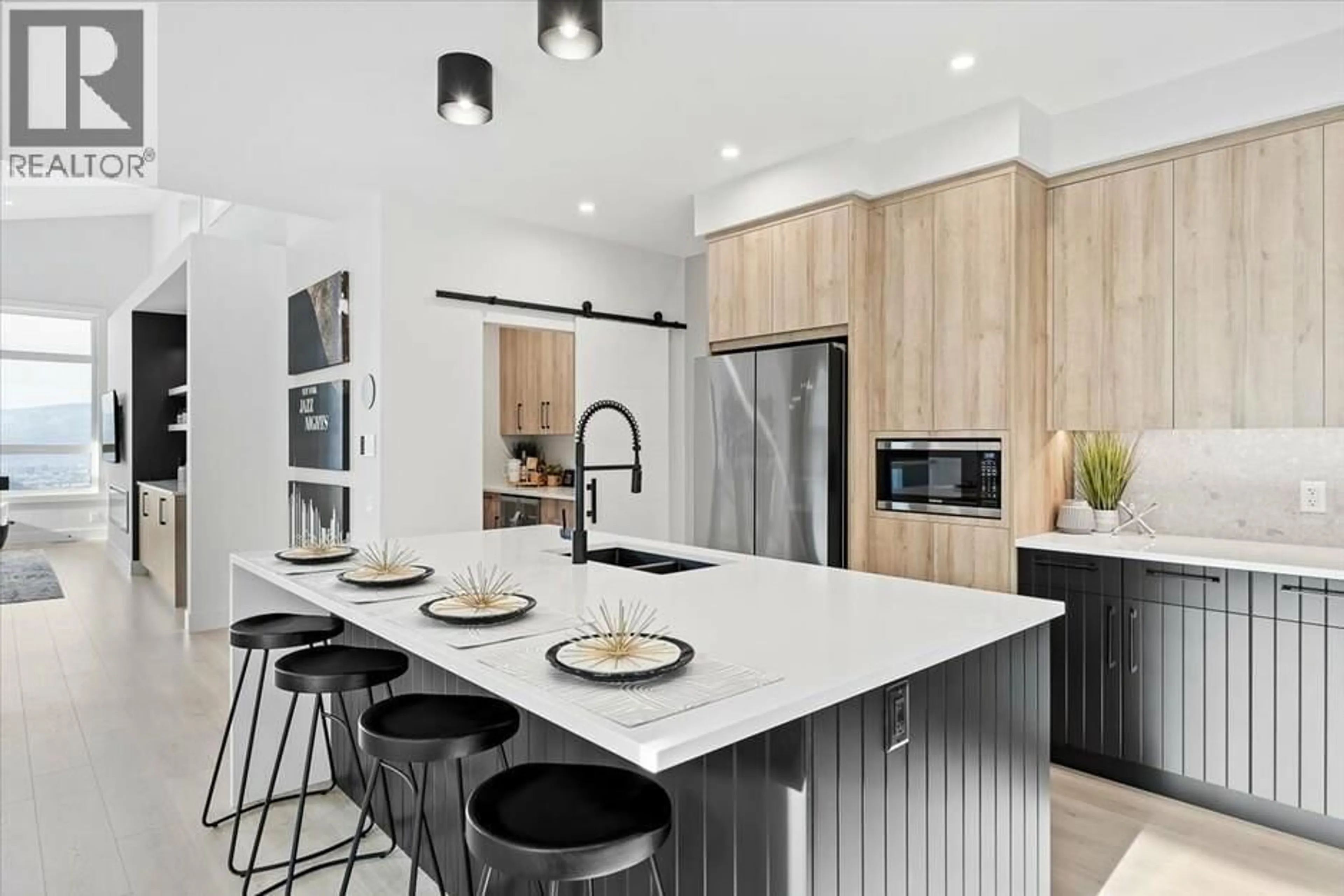 Contemporary kitchen, unknown for 1165 LONE PINE DRIVE, Kelowna British Columbia V1P0A5