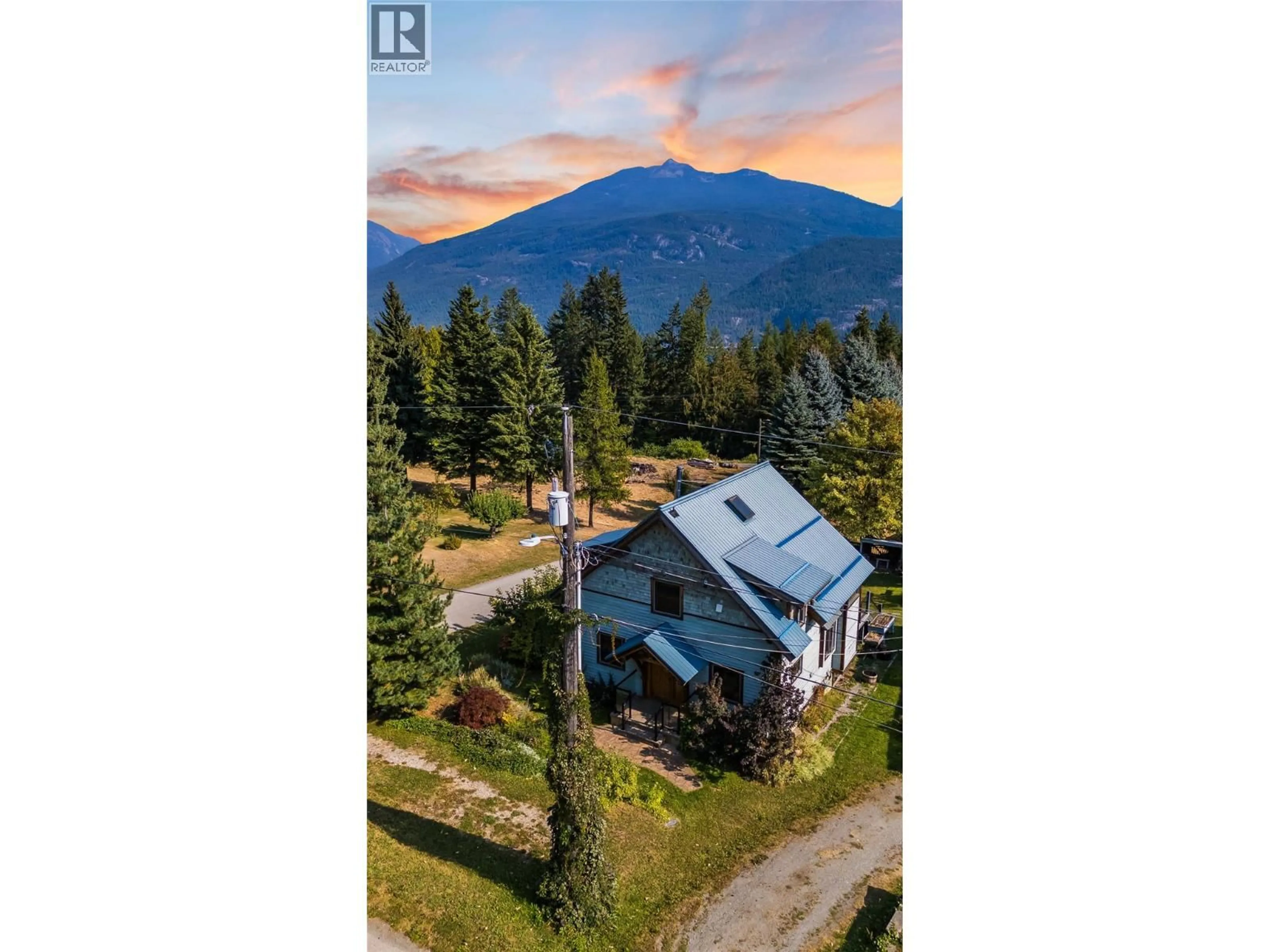A pic from outside/outdoor area/front of a property/back of a property/a pic from drone, mountain view for 130 8TH STREET NORTH, Kaslo British Columbia V0G1M0