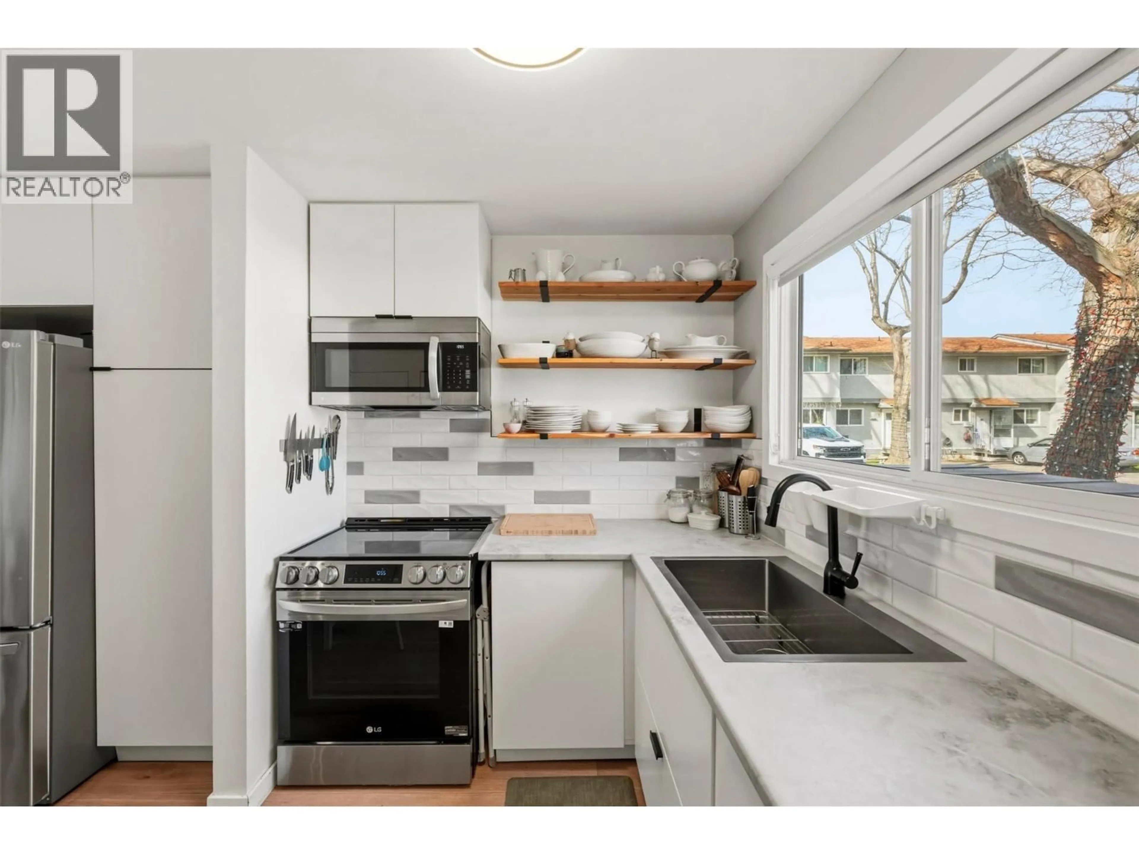 Open concept kitchen, unknown for 44 - 3099 SOUTH MAIN STREET, Penticton British Columbia V2A6Y2