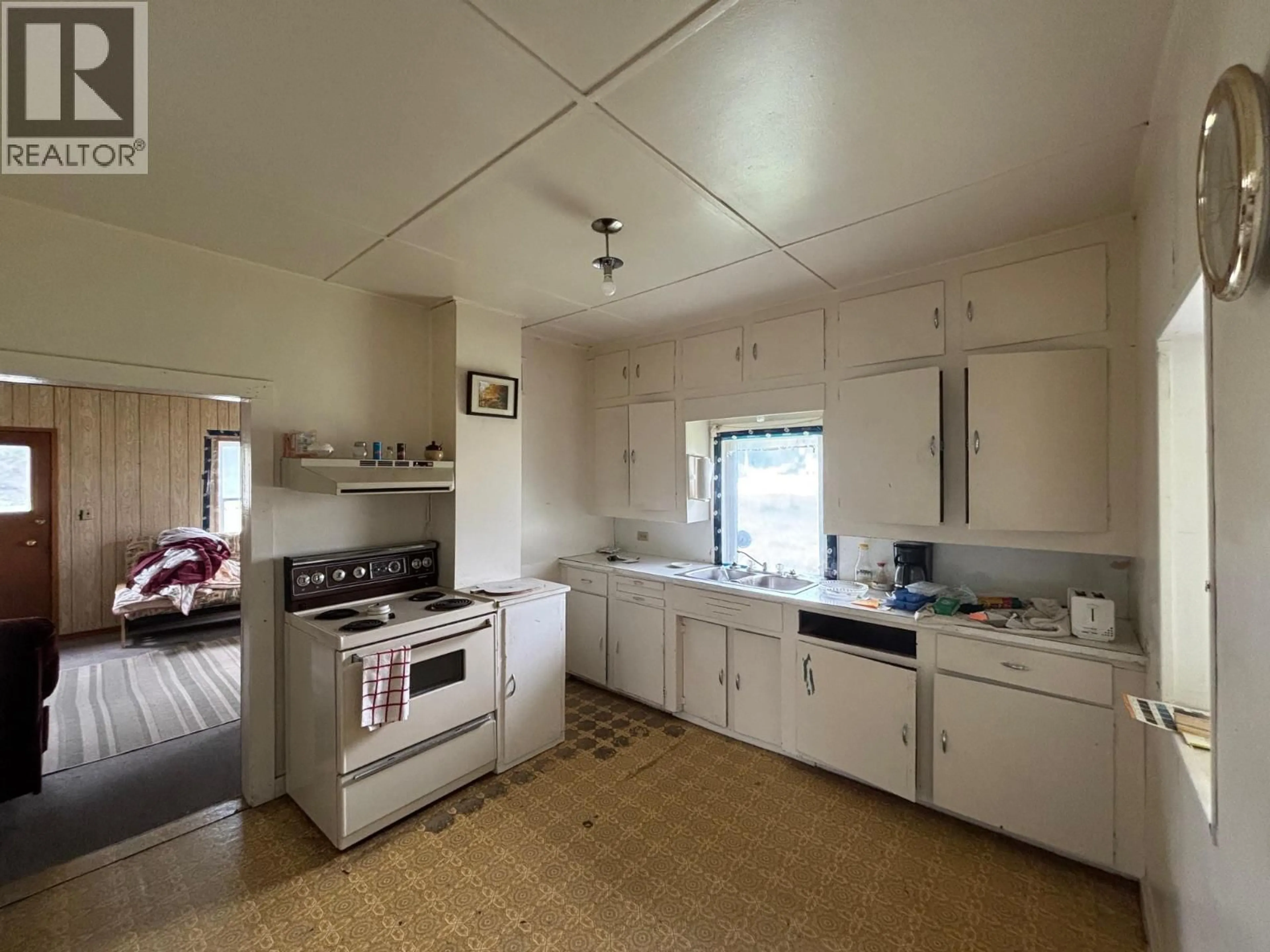 Standard kitchen, unknown for 4123 3 HIGHWAY, Rock Creek British Columbia V0H1Y0