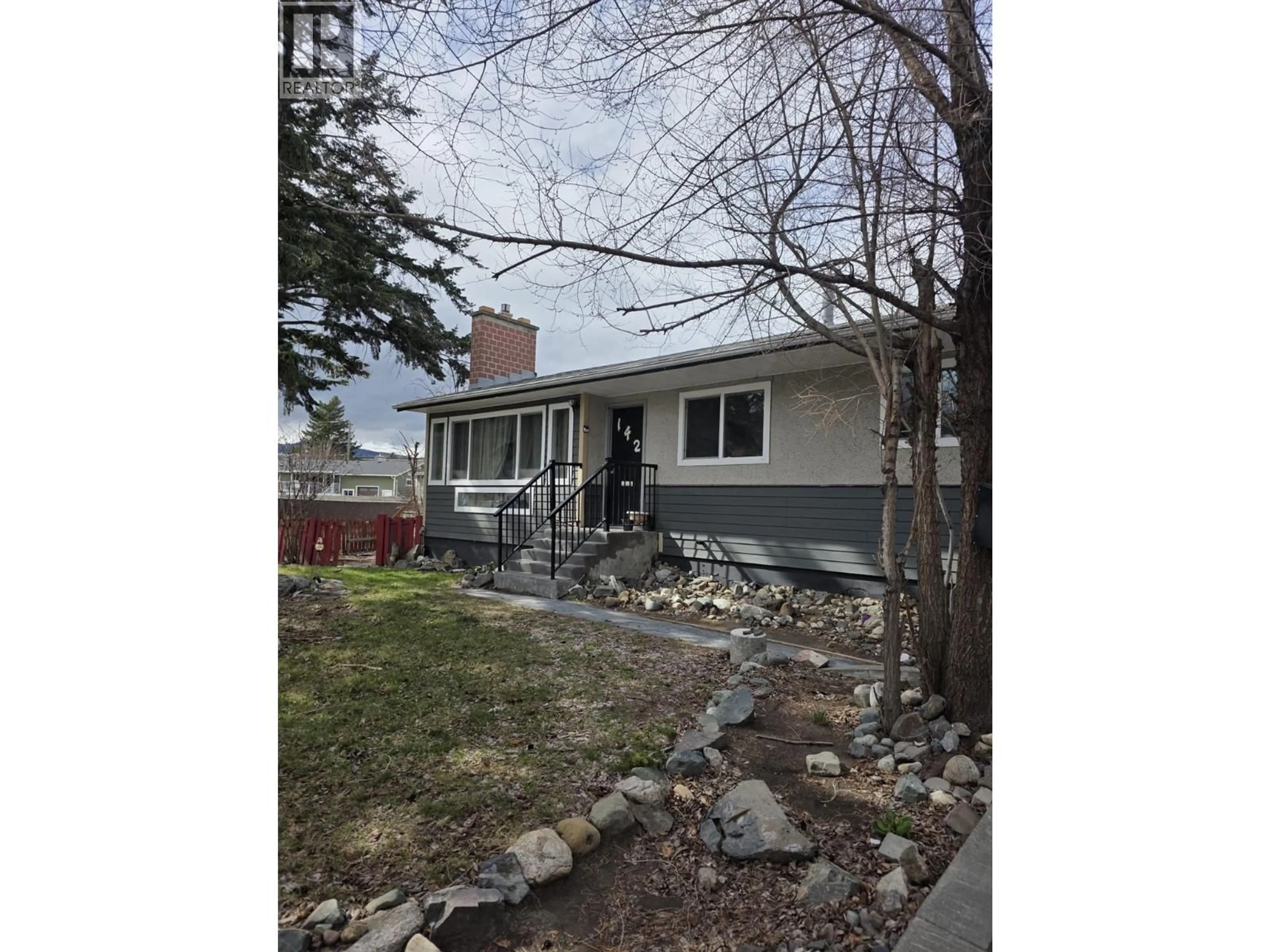 Home with vinyl exterior material, street for 142 CURLEW PLACE, Kamloops British Columbia V2C4J1