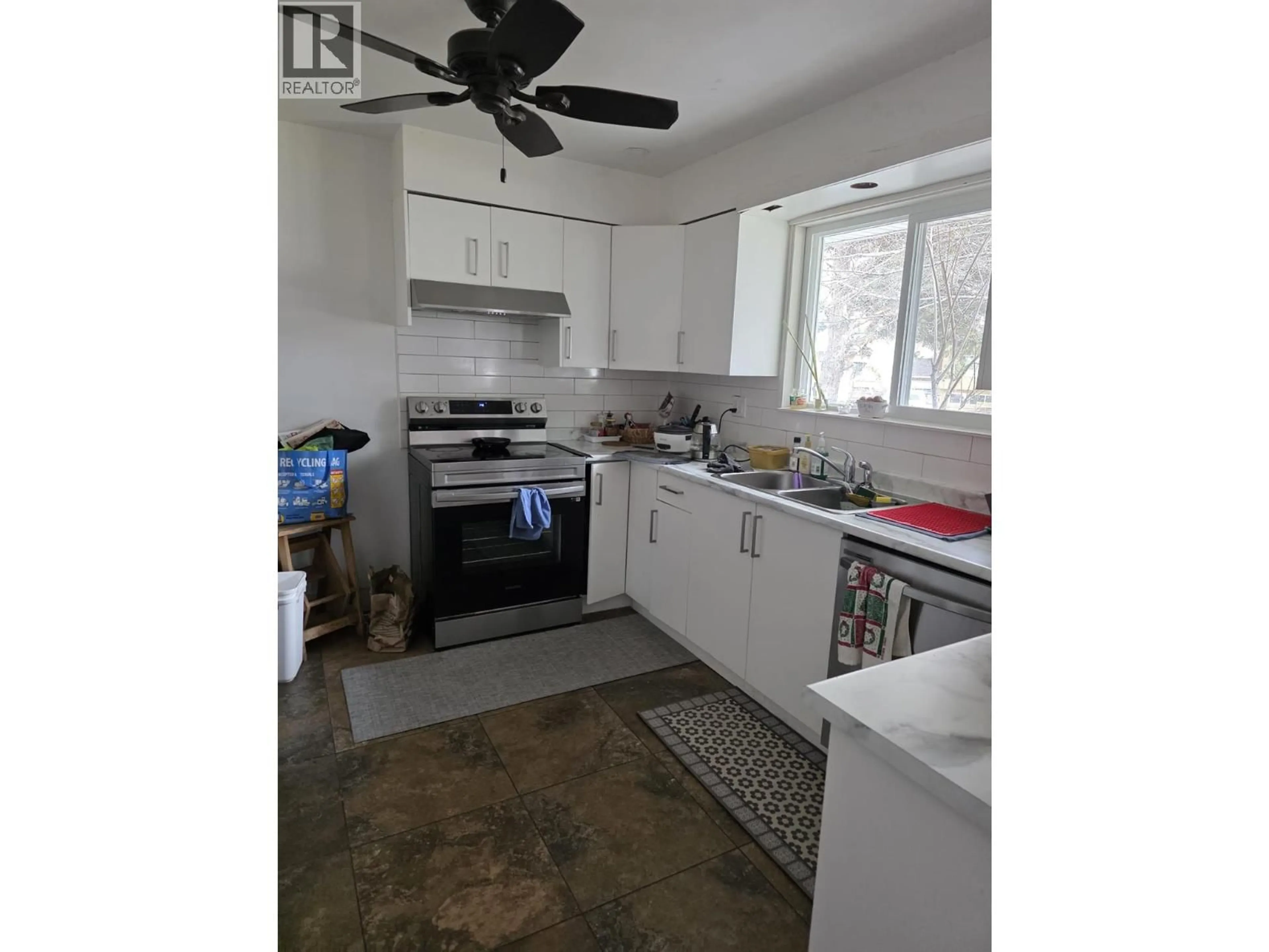 Standard kitchen, unknown for 142 CURLEW PLACE, Kamloops British Columbia V2C4J1