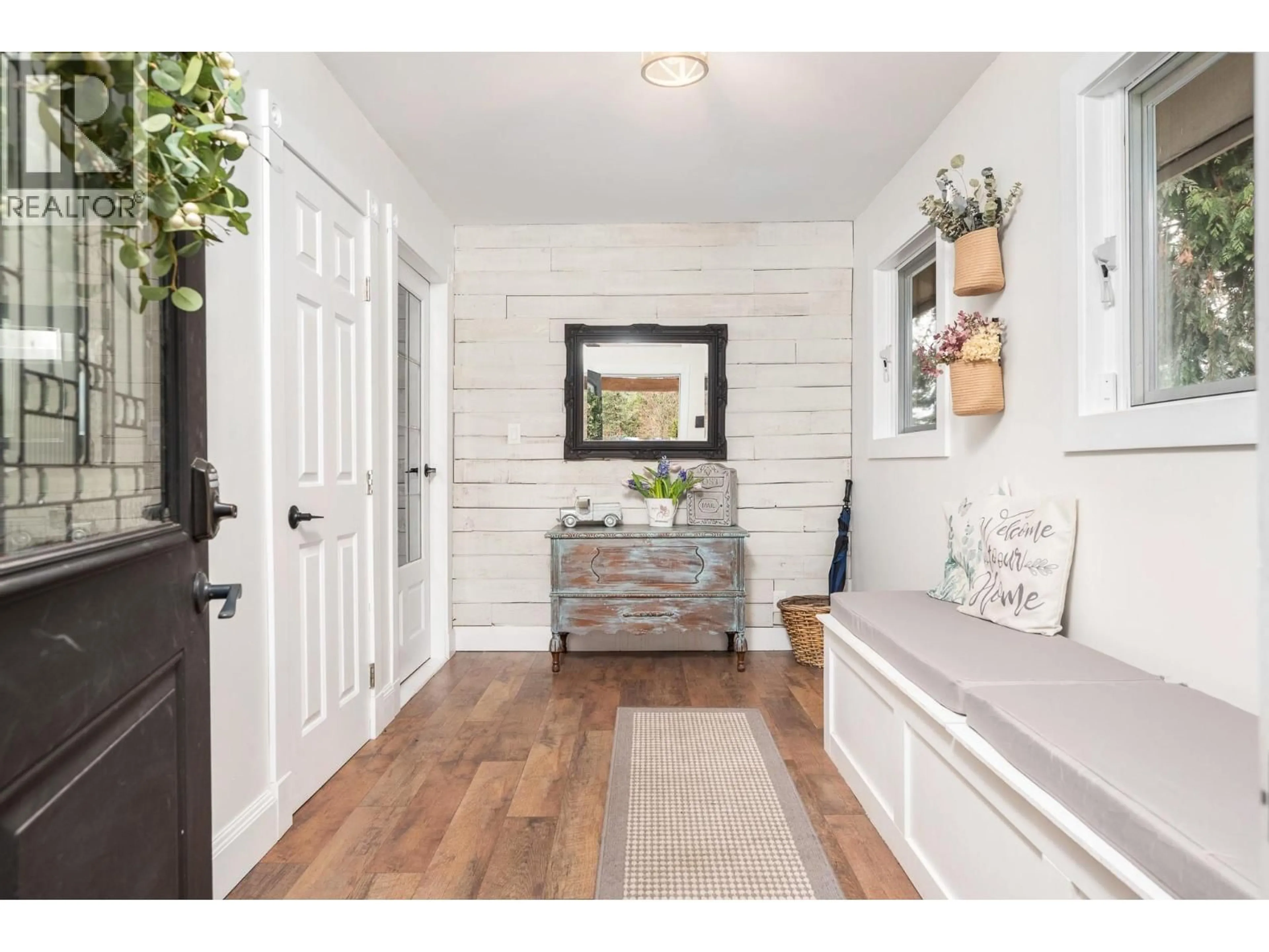 Indoor entryway for 5221/5241 HARTNELL ROAD, Vernon British Columbia V1B3J4