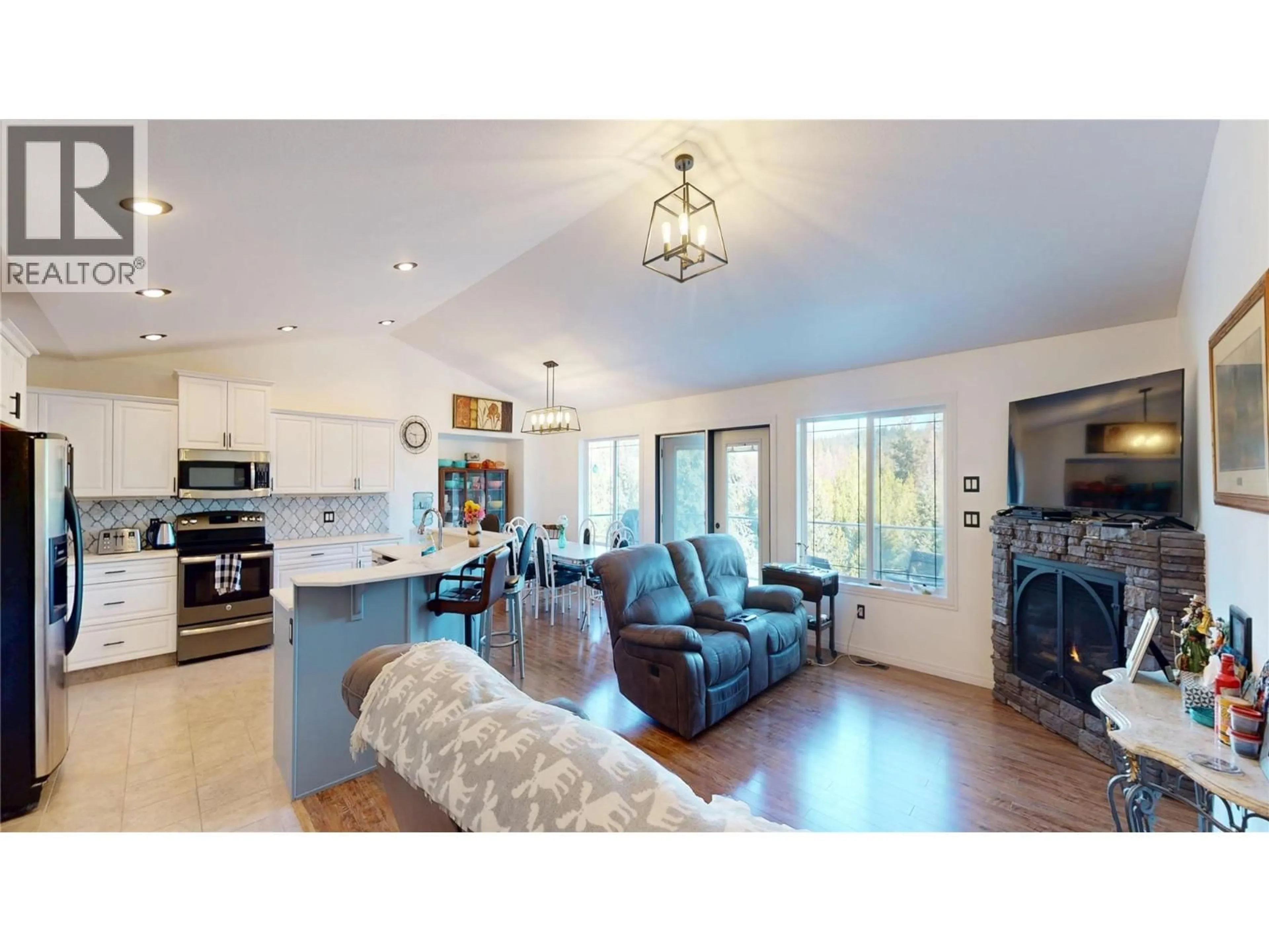 Open concept kitchen, unknown for 2926 WESTVIEW ROAD, Cranbrook British Columbia V1C7G8