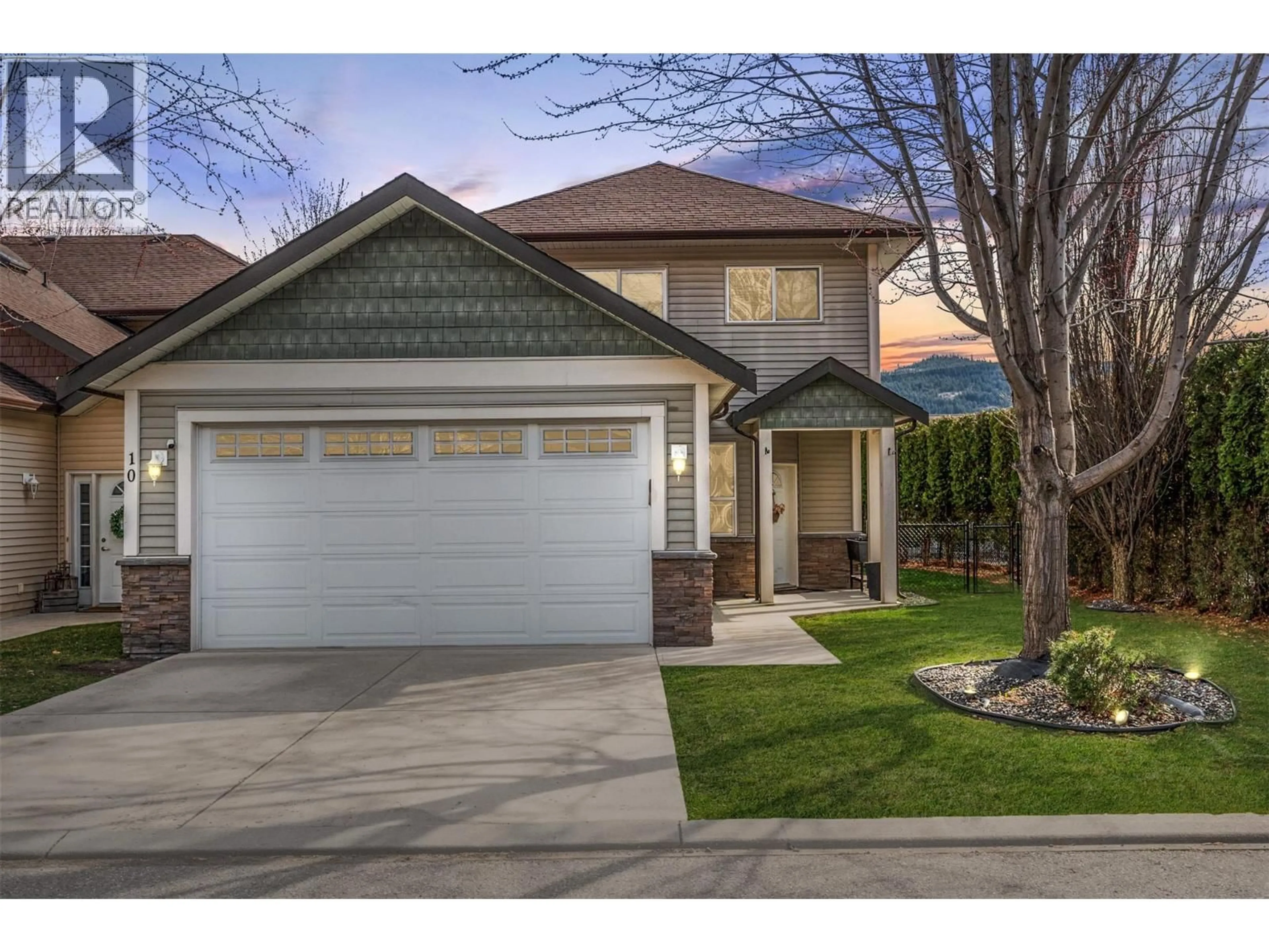 Home with vinyl exterior material, street for 10 - 100 PALMER ROAD, Vernon British Columbia V1H2H8