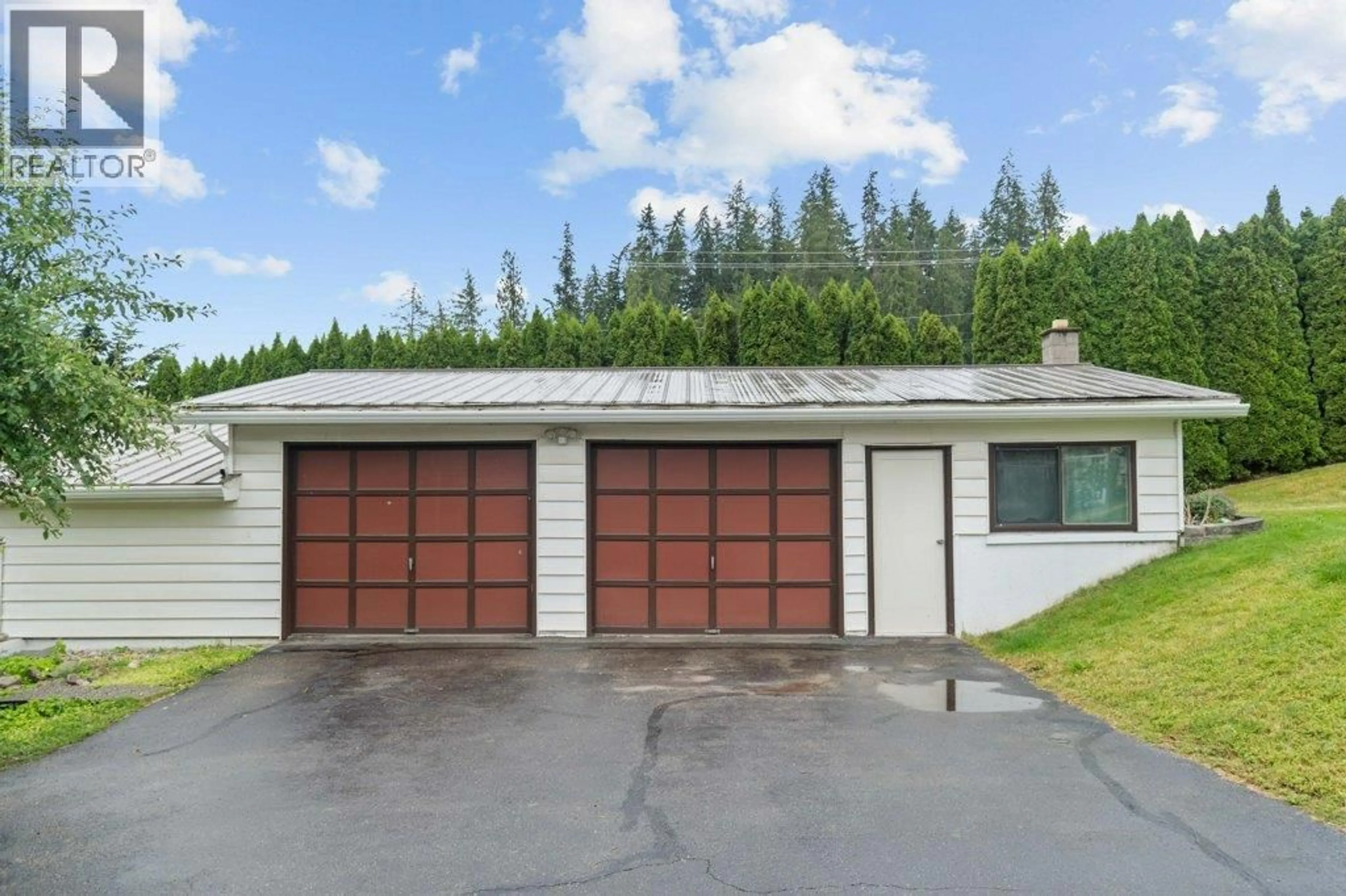 Indoor garage for 2504 BLIND BAY ROAD, Blind Bay British Columbia V0E1H1