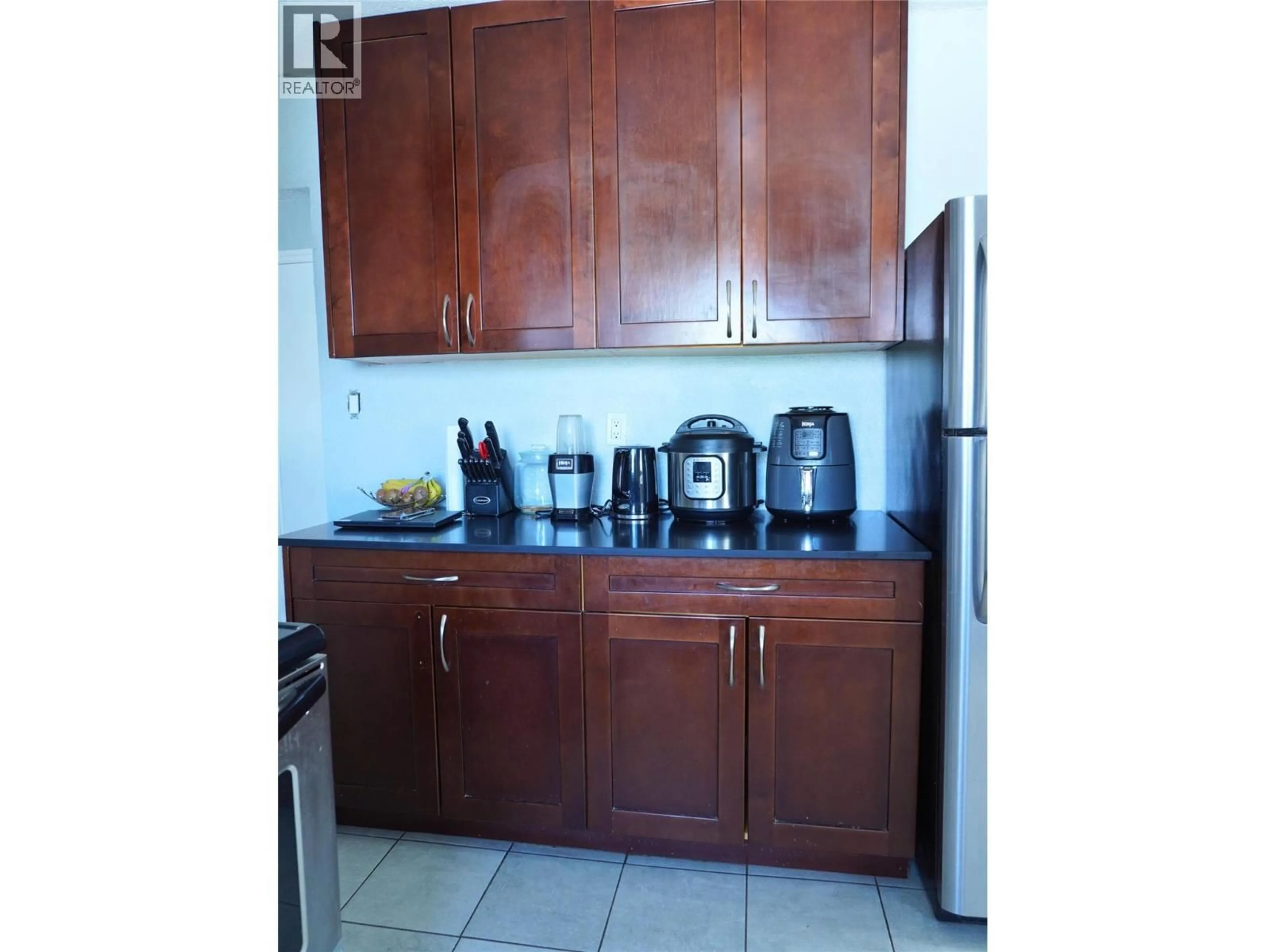 Standard kitchen, wood/laminate floor for 1920 108 AVENUE, Dawson Creek British Columbia V1G2T8