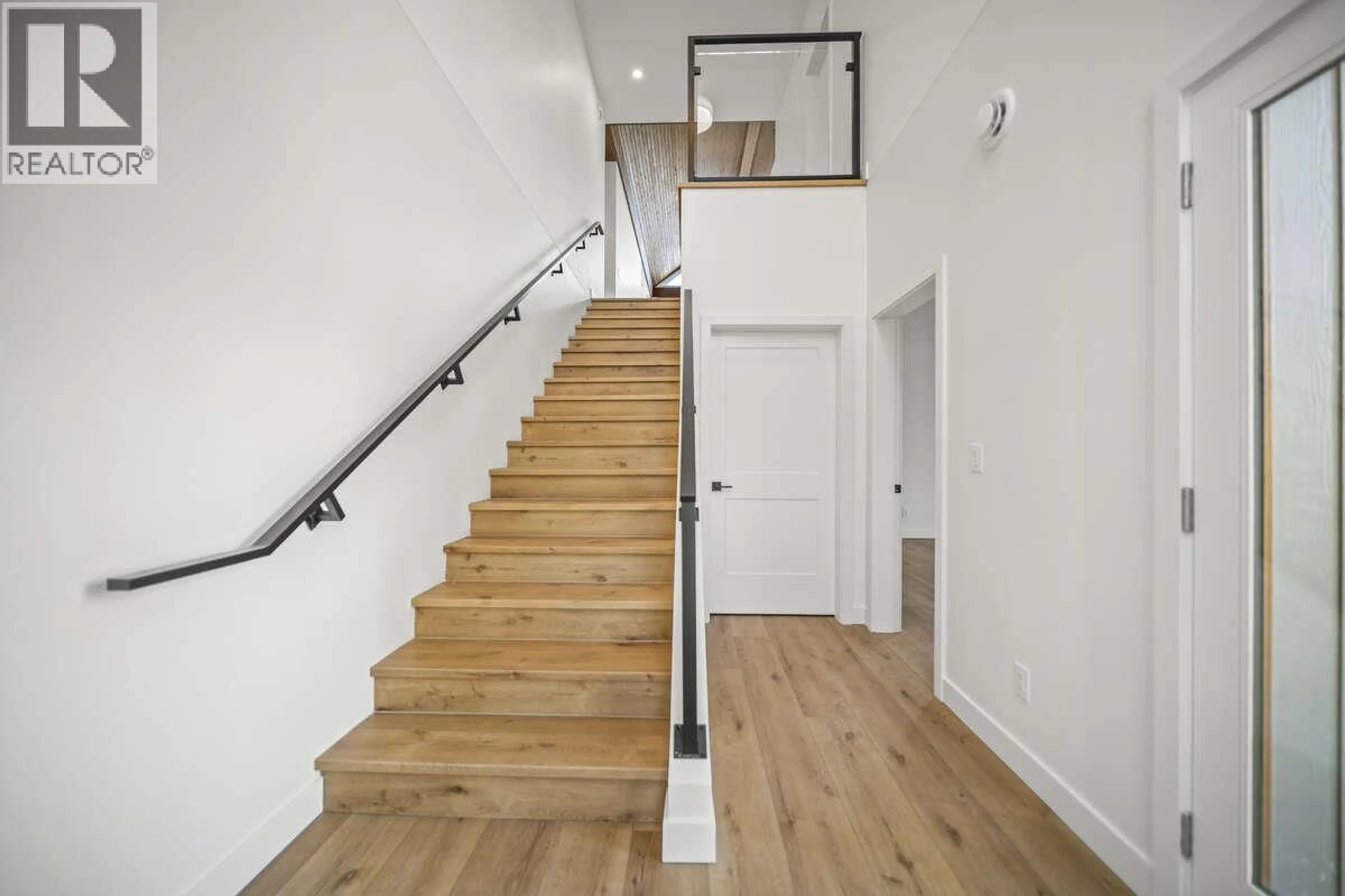 Stairs for 165 - 9845 EAST SIDE ROAD, Vernon British Columbia V1H1Z2