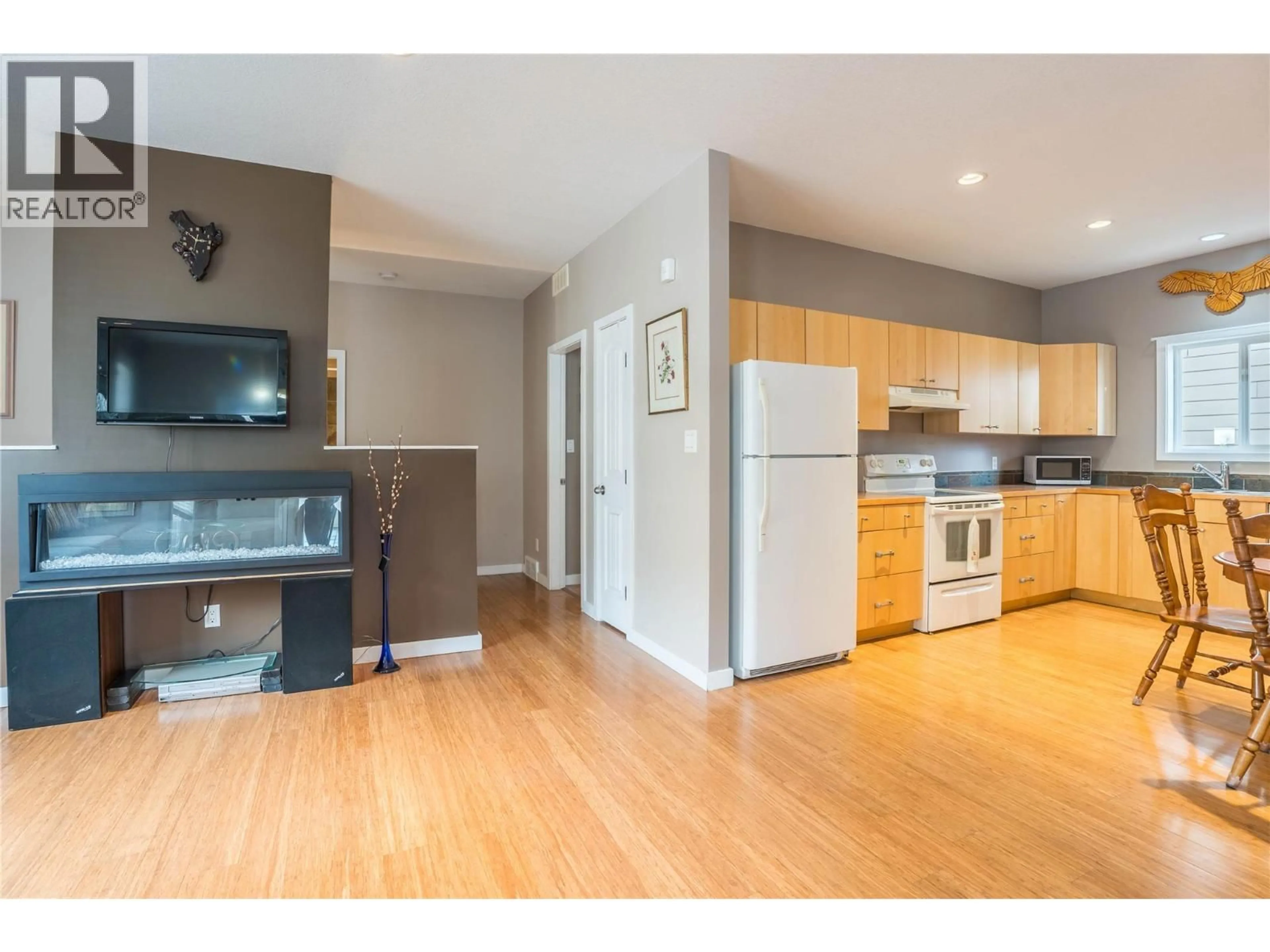 Open concept kitchen, wood/laminate floor for 198 - 10414 VICTORIA ROAD SOUTH, Summerland British Columbia V0H1Z2