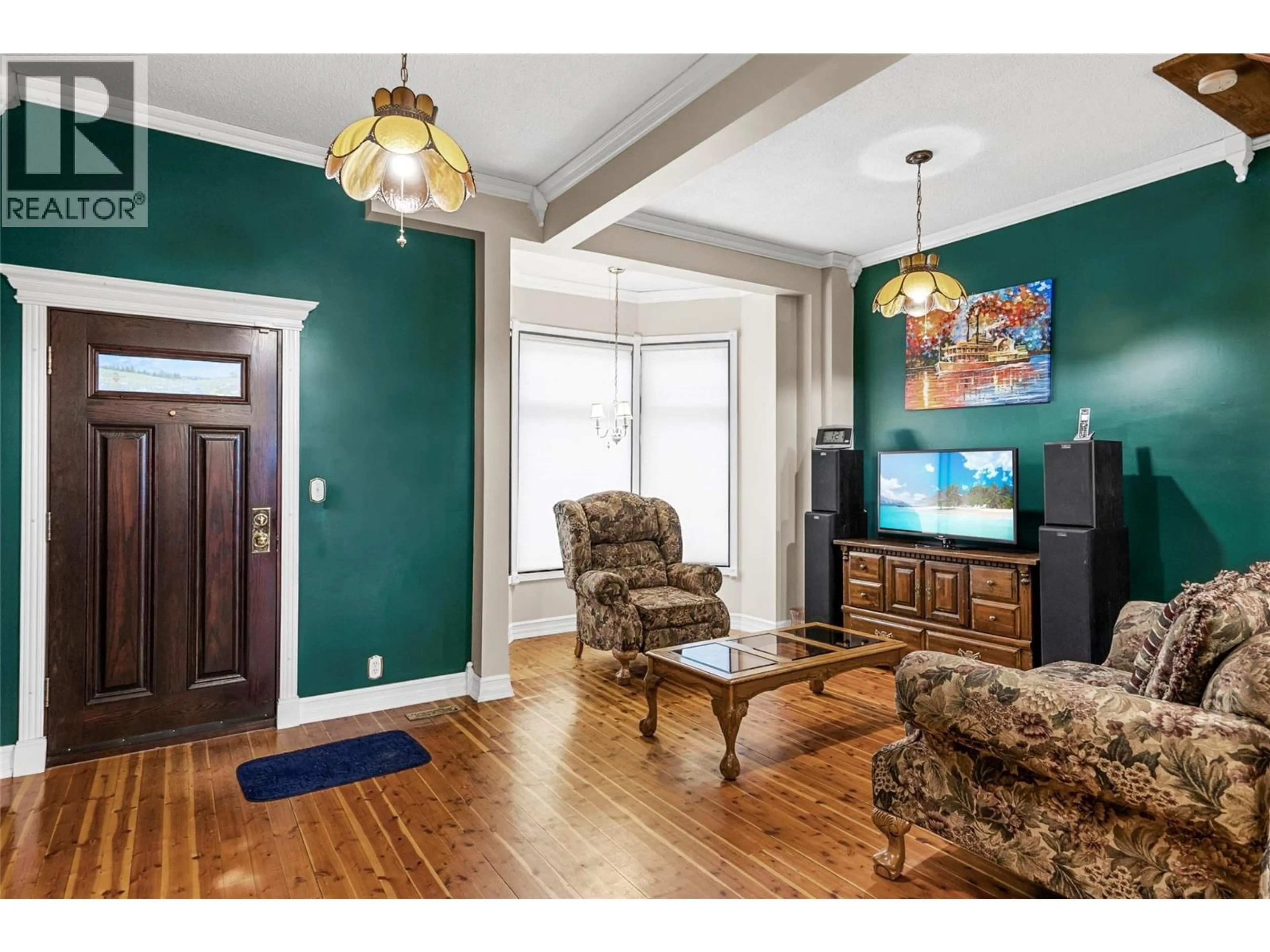 Living room with furniture, unknown for 304 FIRST STREET WEST, Revelstoke British Columbia V0E2S0