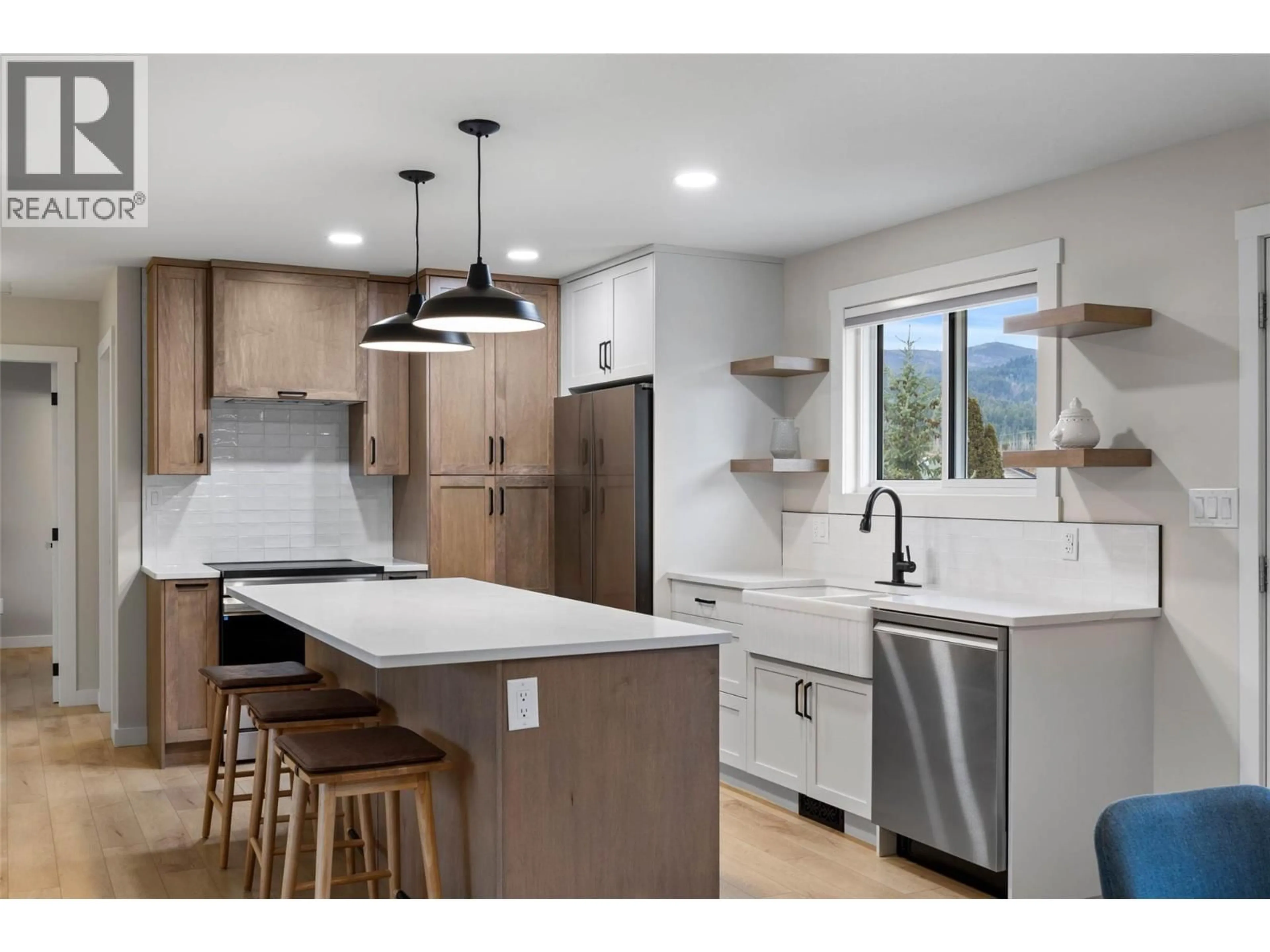 Open concept kitchen, unknown for 439 ORIOLE WAY, Barriere British Columbia V0E1E0