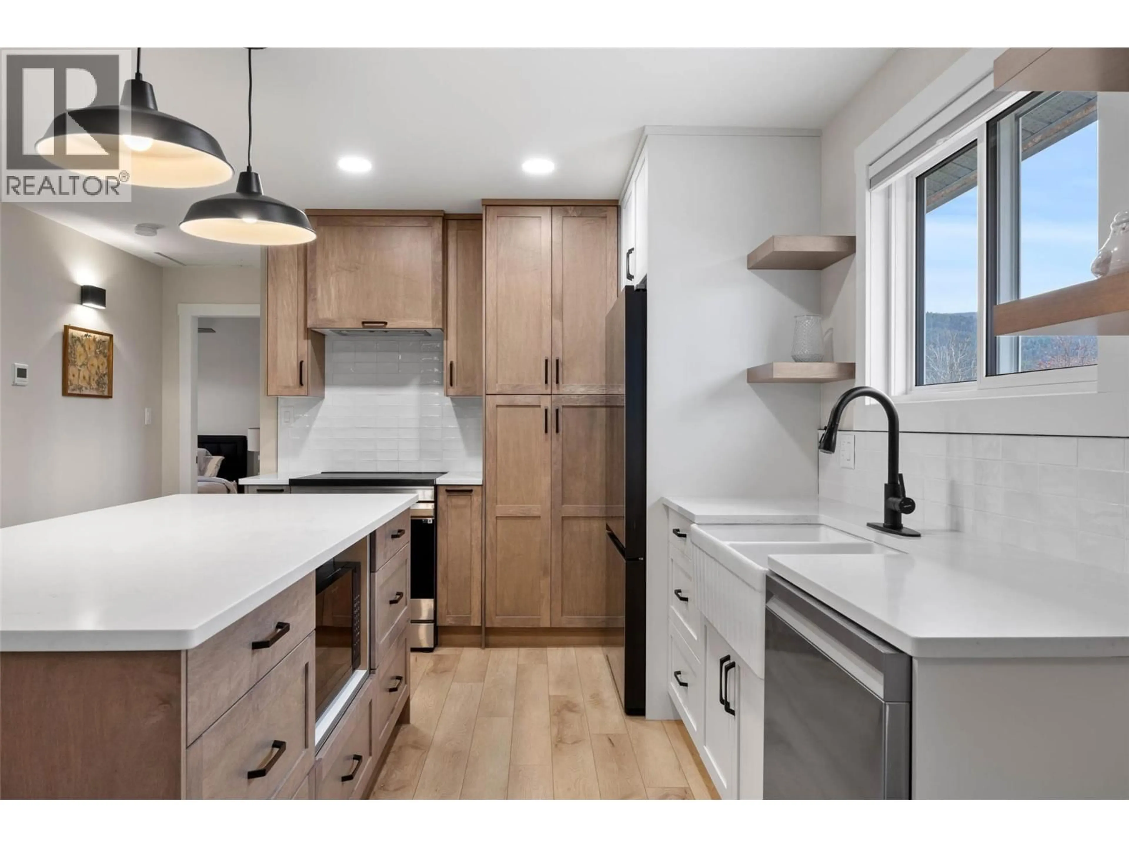 Open concept kitchen, unknown for 439 ORIOLE WAY, Barriere British Columbia V0E1E0