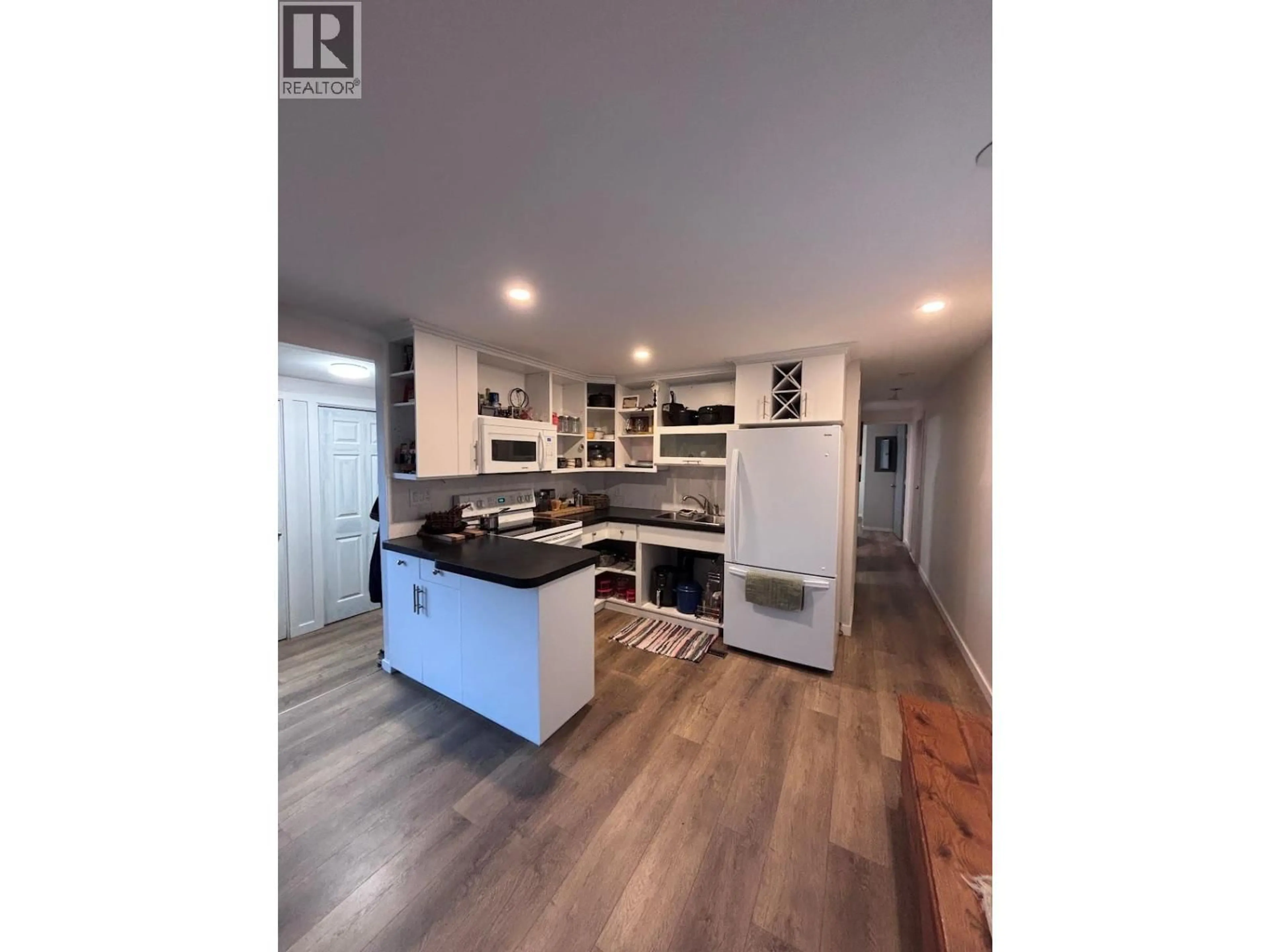 Open concept kitchen, wood/laminate floor for 28 - 4395 TRANS CANADA HIGHWAY, Kamloops British Columbia V2C4S4
