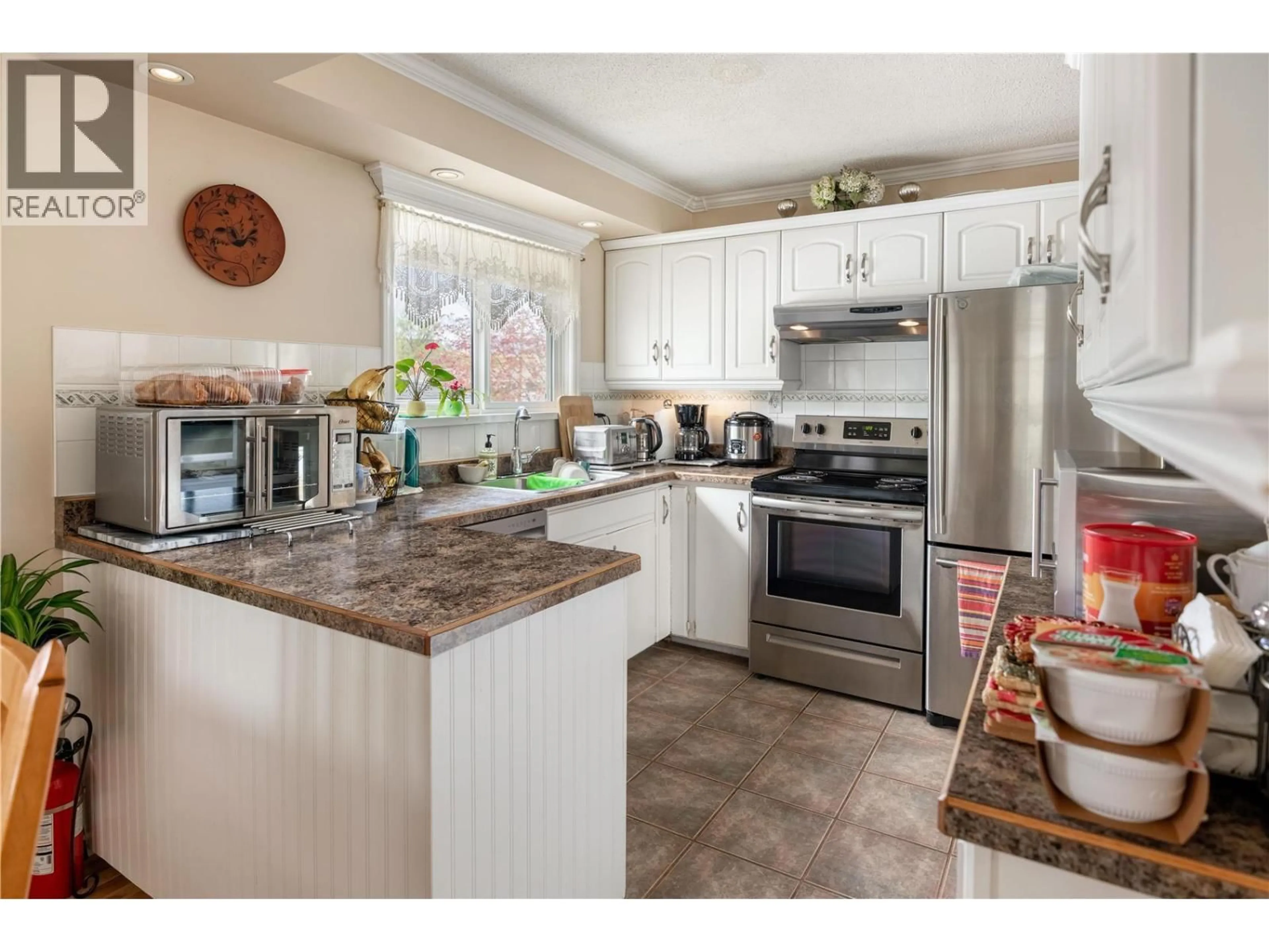 Open concept kitchen, unknown for 1030 QUESNEL ROAD, Kelowna British Columbia V1Y3J9