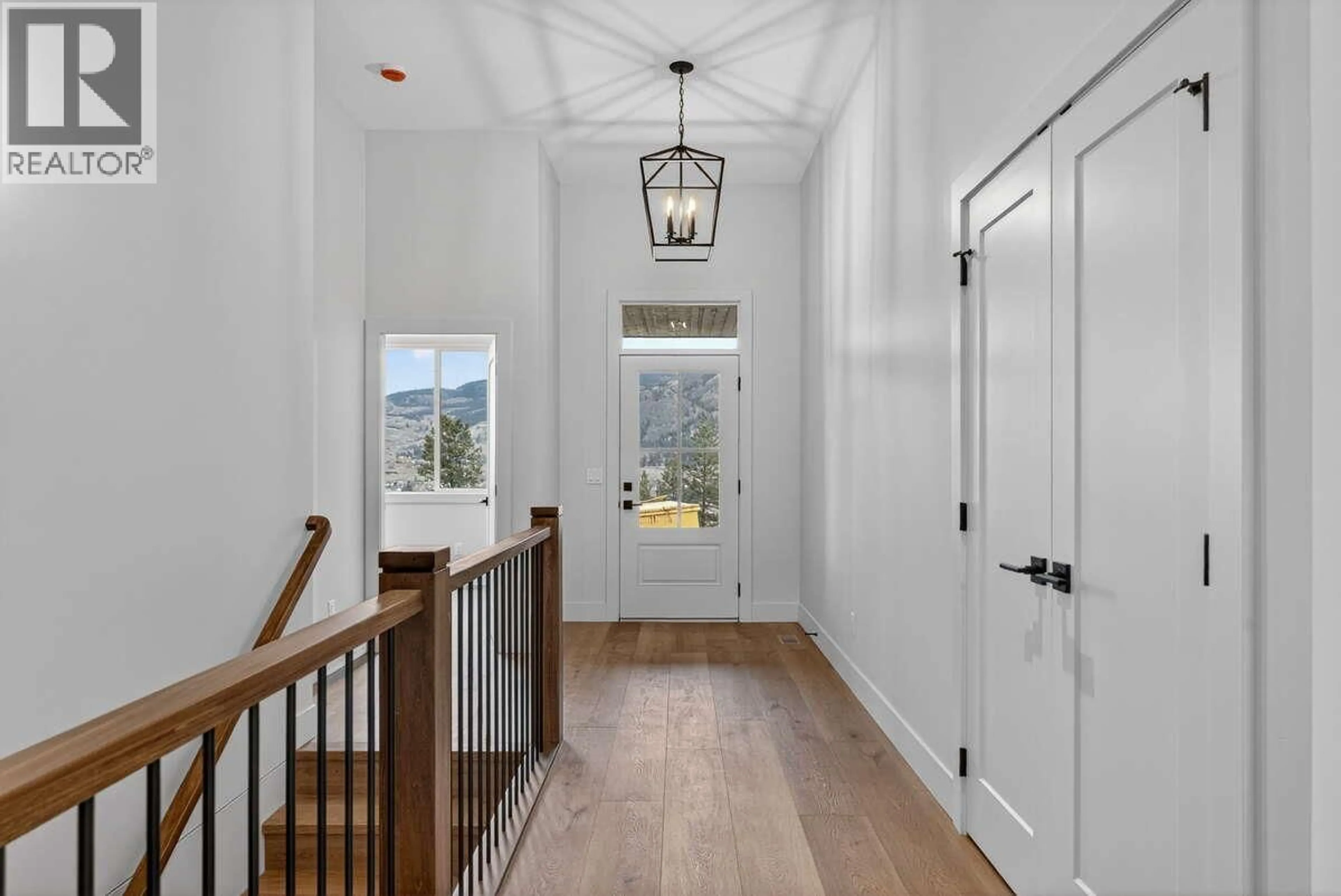 Indoor entryway for 2125 MONTENEGRO DRIVE, Kelowna British Columbia V1P0B2