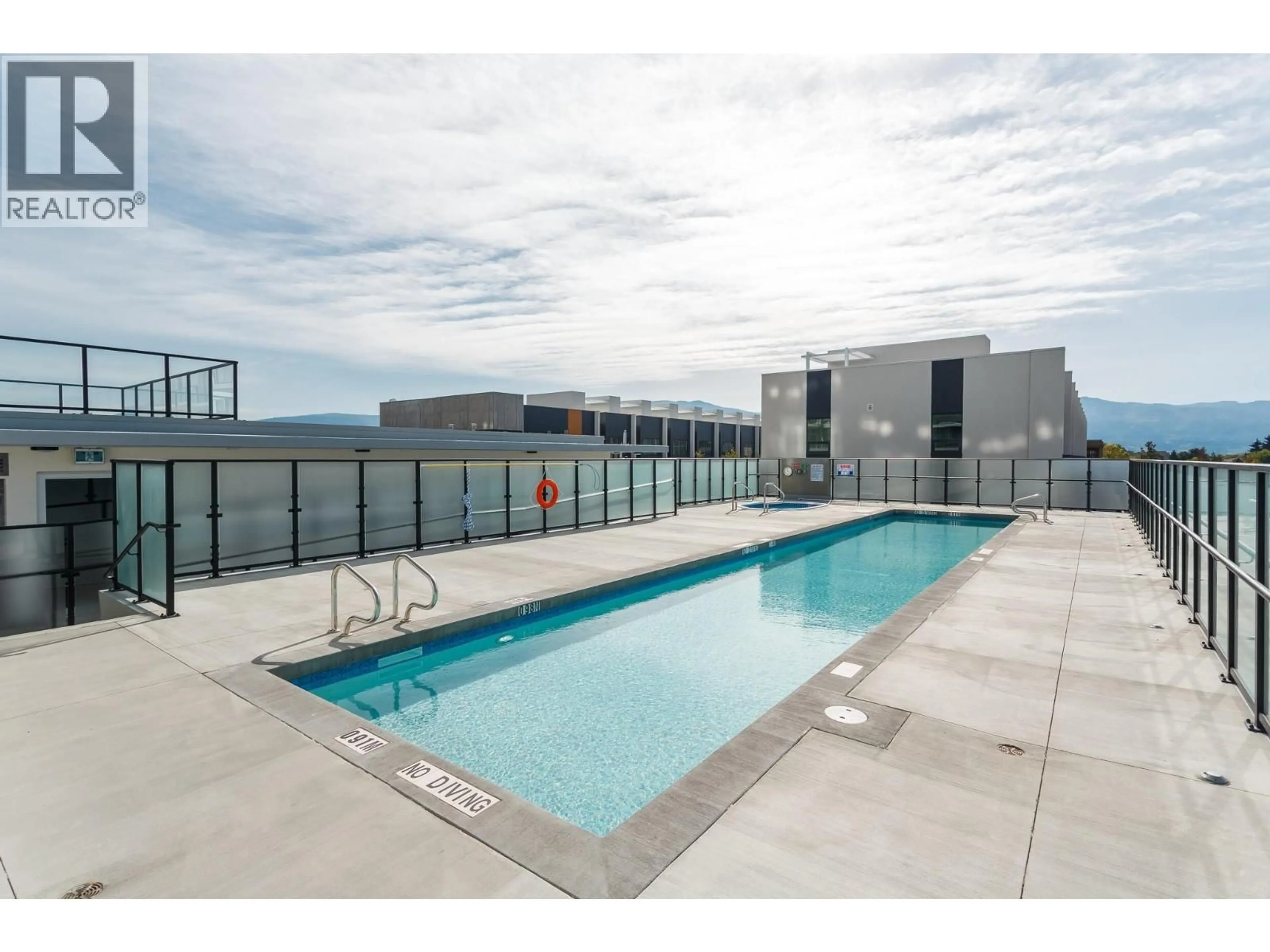 Pool for 318 - 3030 PANDOSY STREET, Kelowna British Columbia V1Y0C4