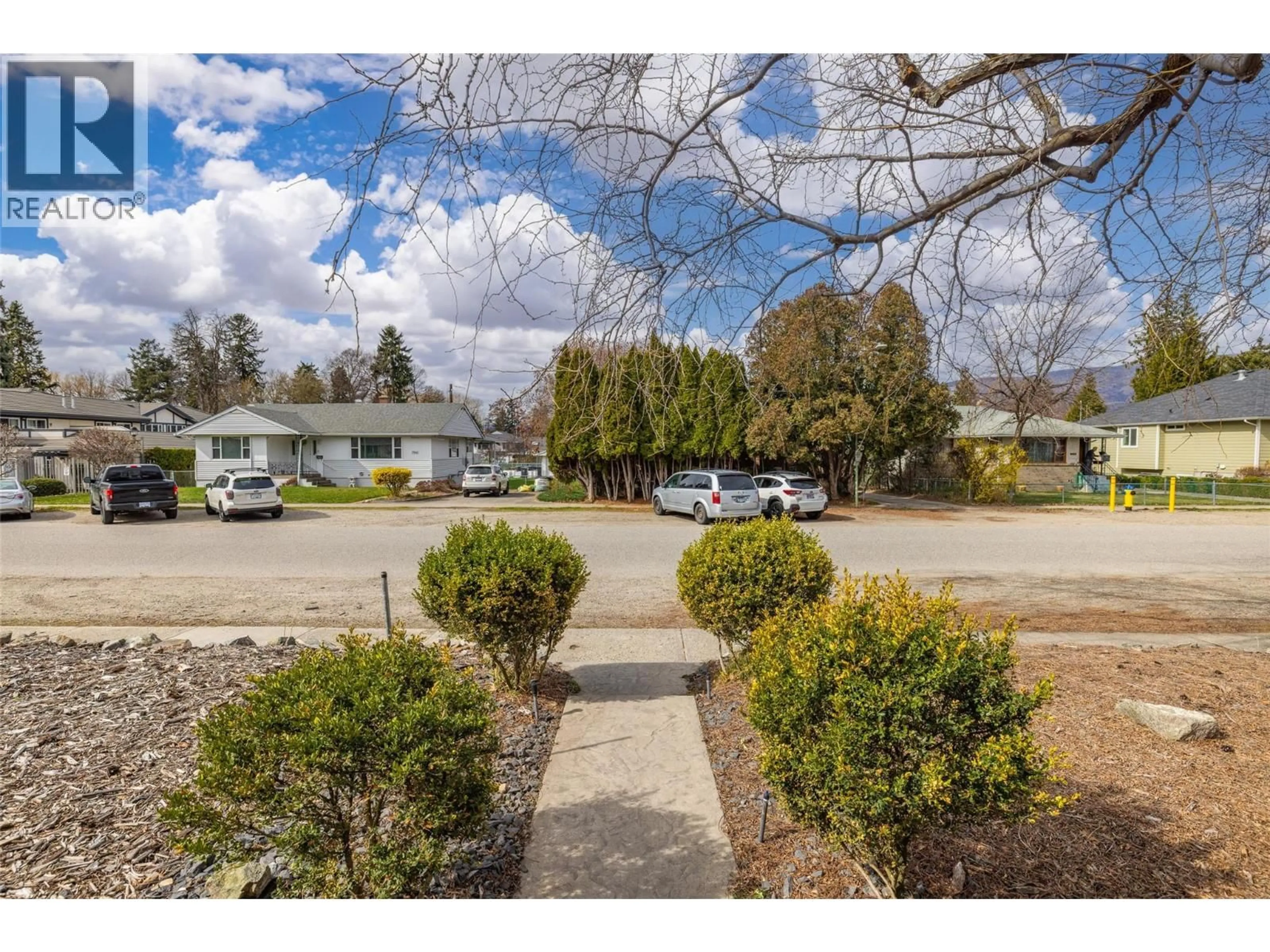 A pic from outside/outdoor area/front of a property/back of a property/a pic from drone, street for 1955 BOWES STREET, Kelowna British Columbia V1Y3C2