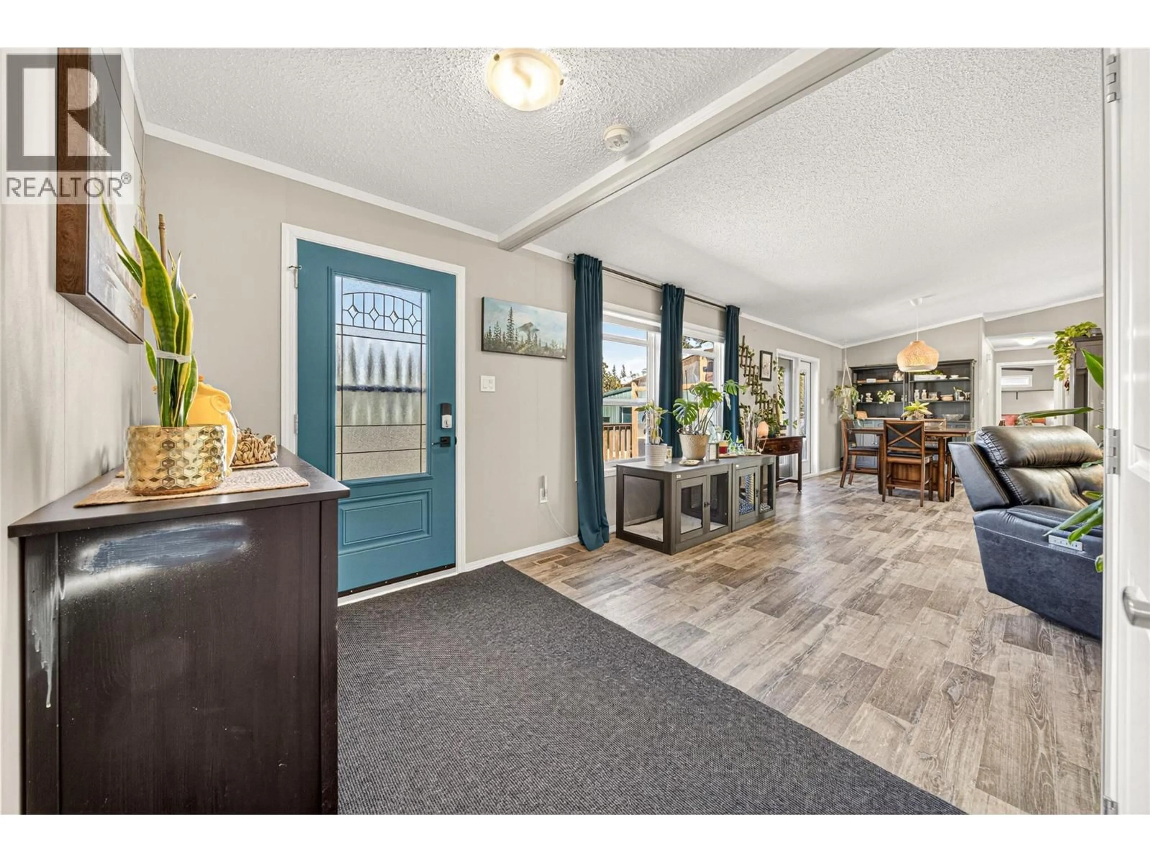 Indoor foyer for 52 DARBY CRESCENT, Elkford British Columbia V0B1H0