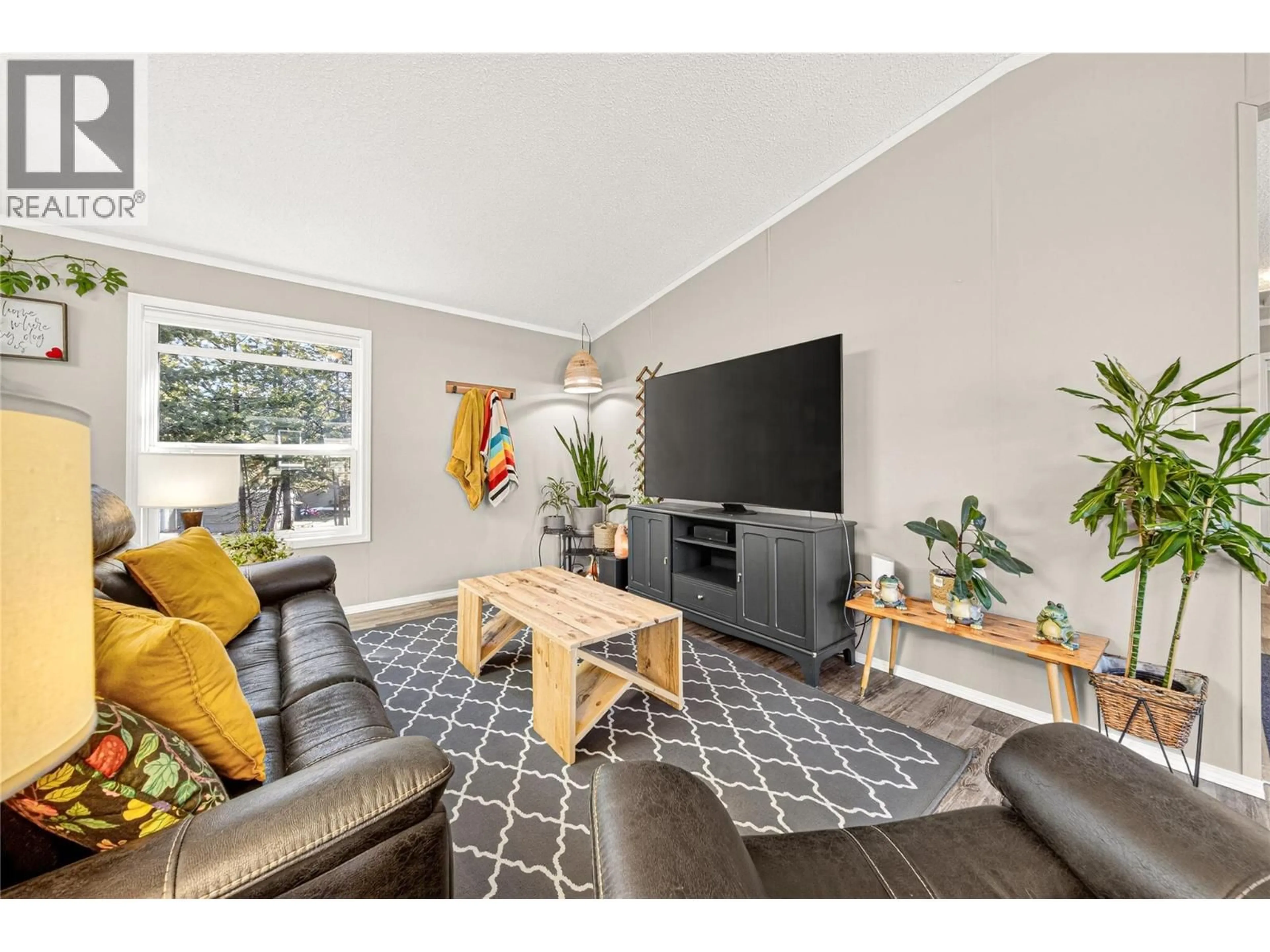 Living room with furniture, wood/laminate floor for 52 DARBY CRESCENT, Elkford British Columbia V0B1H0