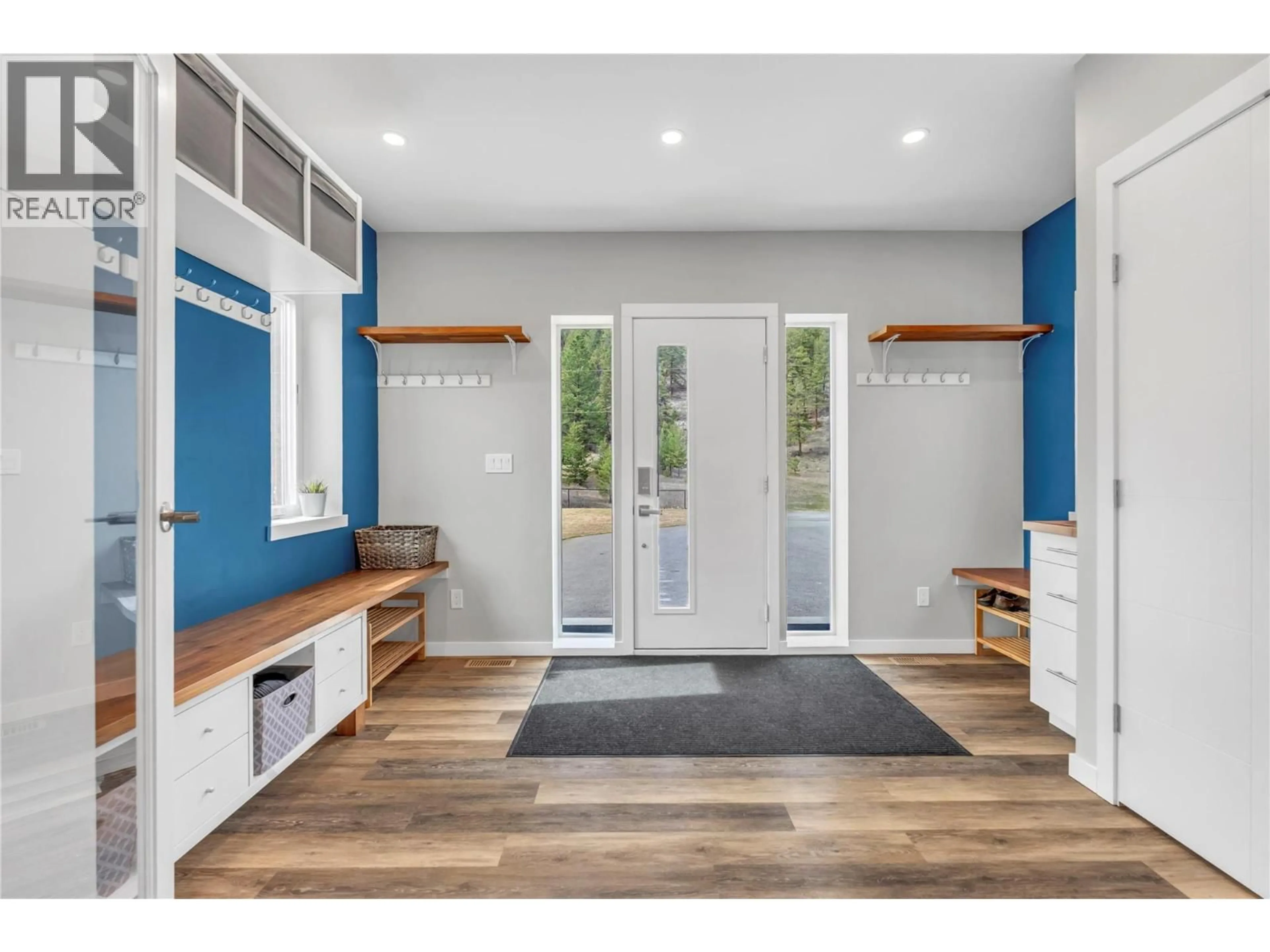 Indoor entryway for 163 FARLEIGH LAKE ROAD, Penticton British Columbia V2A0E6