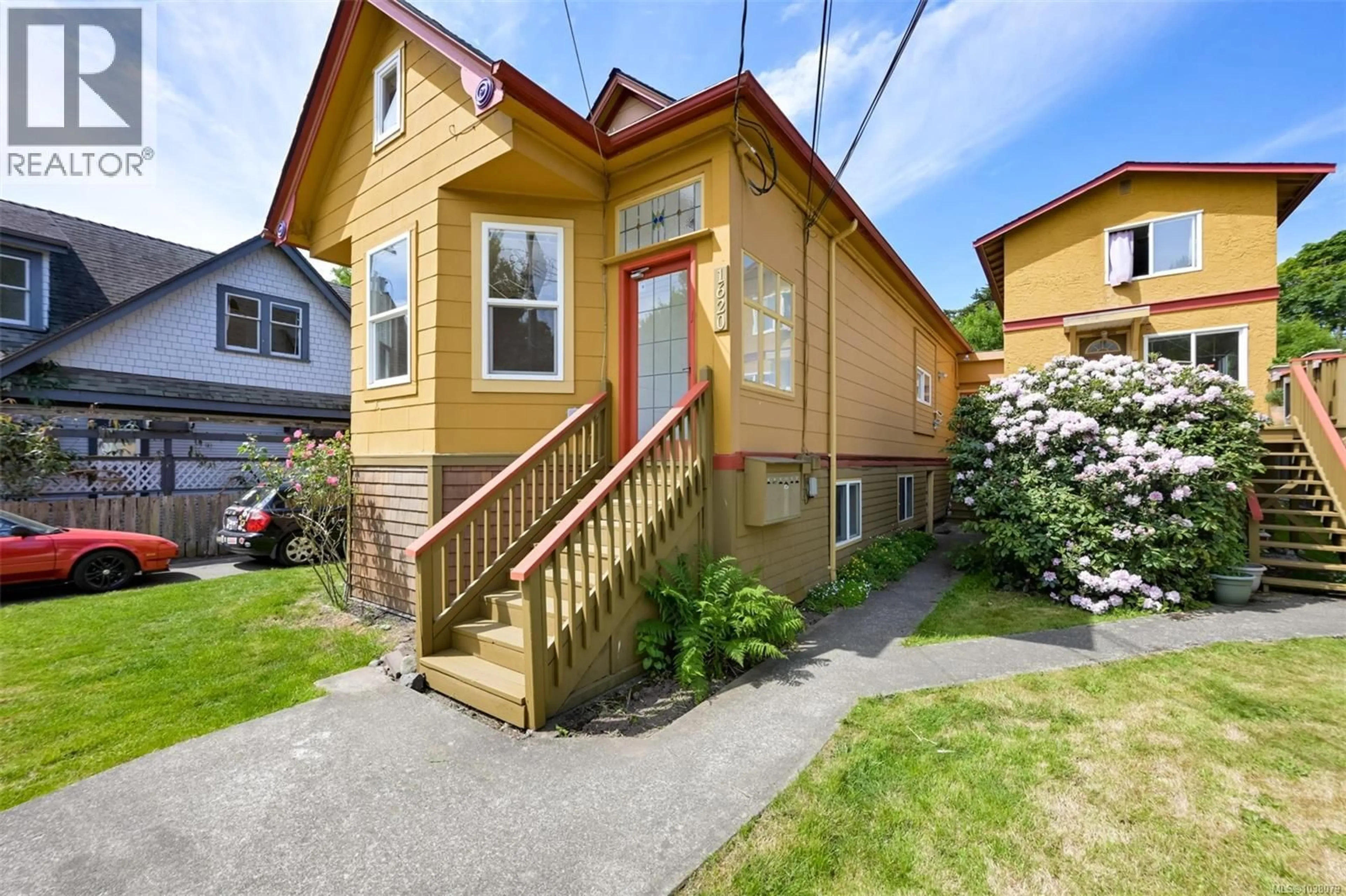 Home with vinyl exterior material, street for 1620 CAMOSUN STREET, Victoria British Columbia V8T3E6