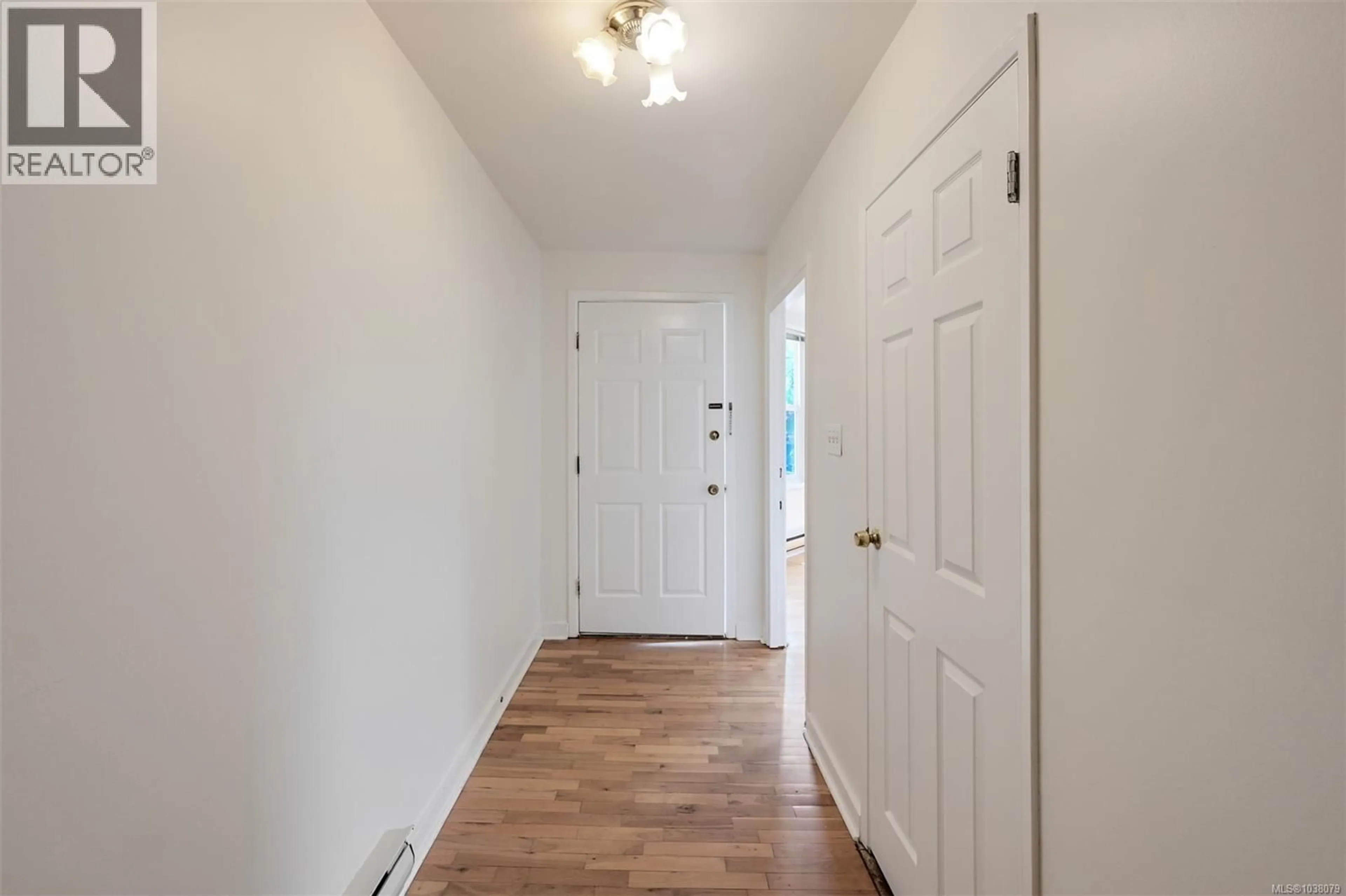 Indoor entryway for 1620 CAMOSUN STREET, Victoria British Columbia V8T3E6
