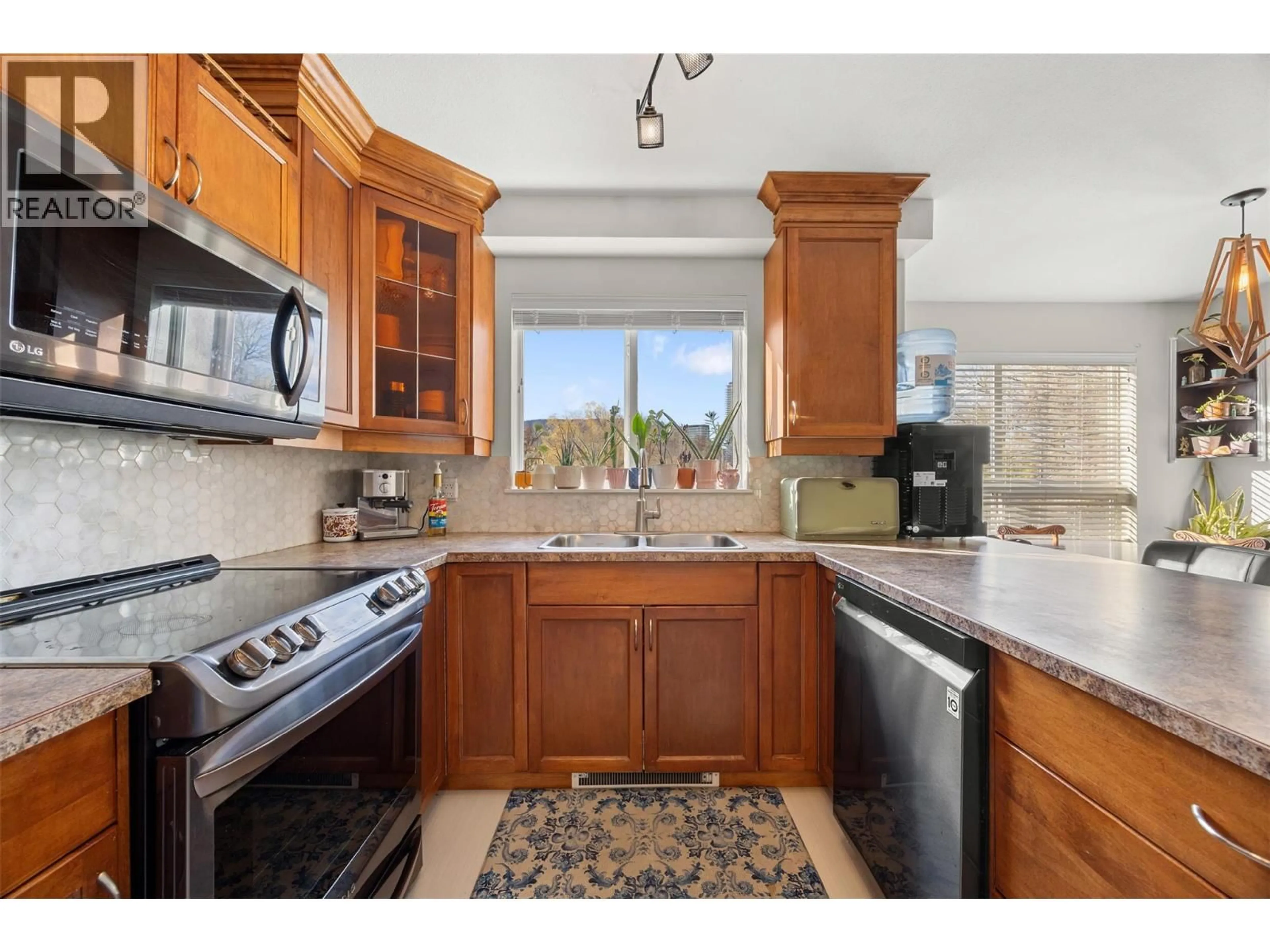 Standard kitchen, ceramic/tile floor for 201 - 1965 PANDOSY STREET, Kelowna British Columbia V1Y1R9