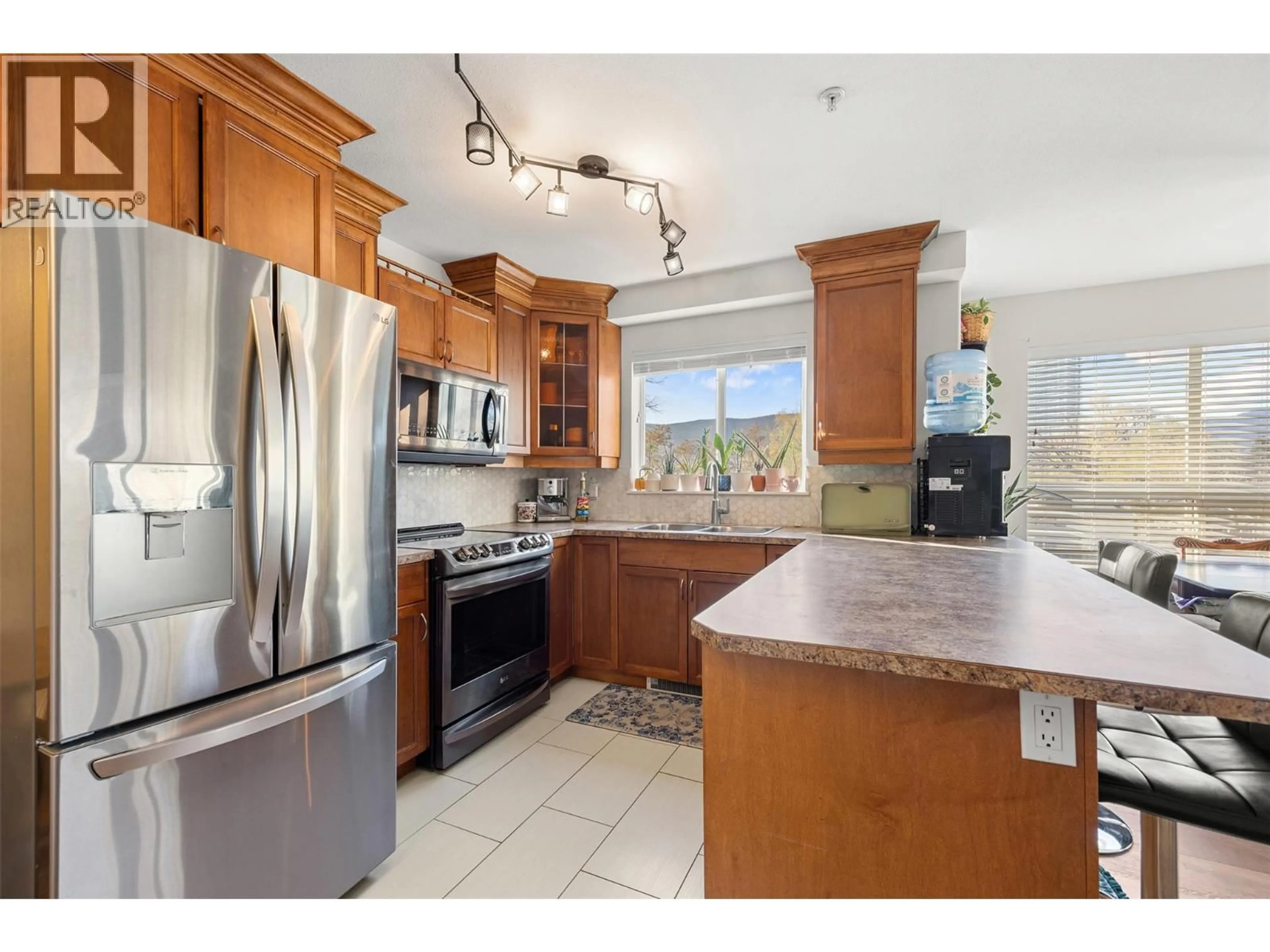 Open concept kitchen, ceramic/tile floor for 201 - 1965 PANDOSY STREET, Kelowna British Columbia V1Y1R9