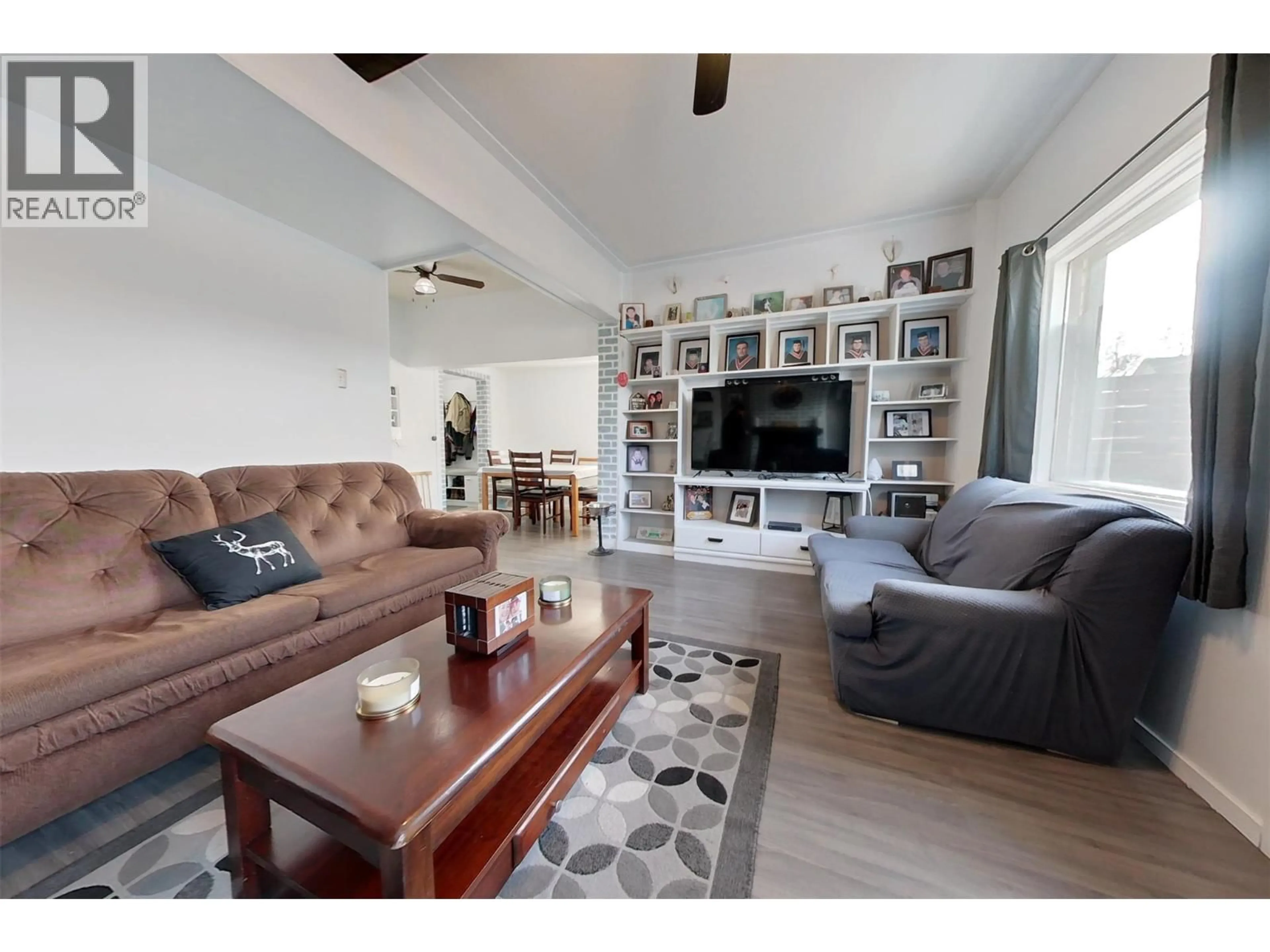 Living room with furniture, wood/laminate floor for 234 5TH AVENUE SOUTH, Cranbrook British Columbia V1C2G4