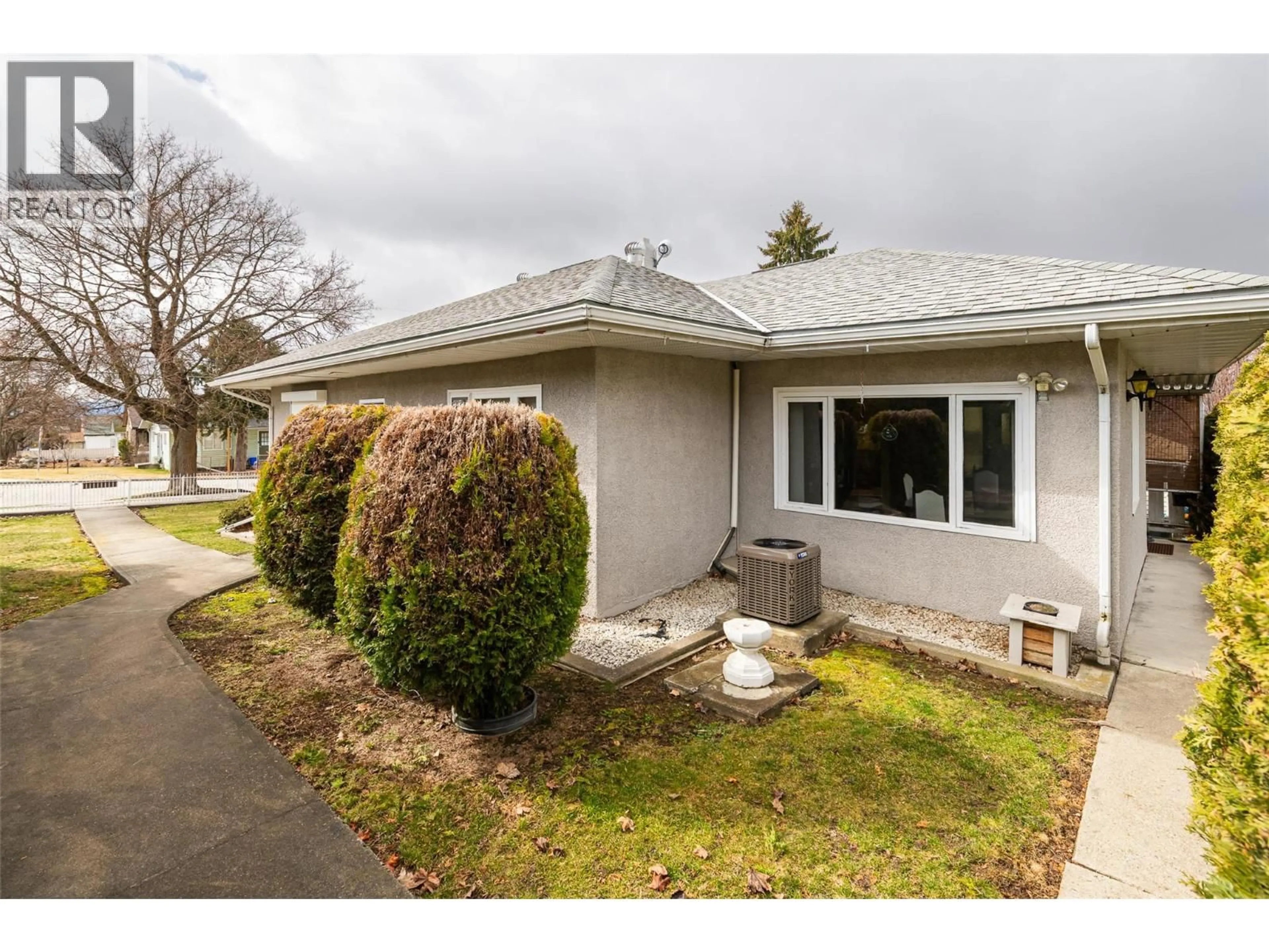 A pic from outside/outdoor area/front of a property/back of a property/a pic from drone, street for 407 10TH AVENUE NORTH, Creston British Columbia V0B1G4